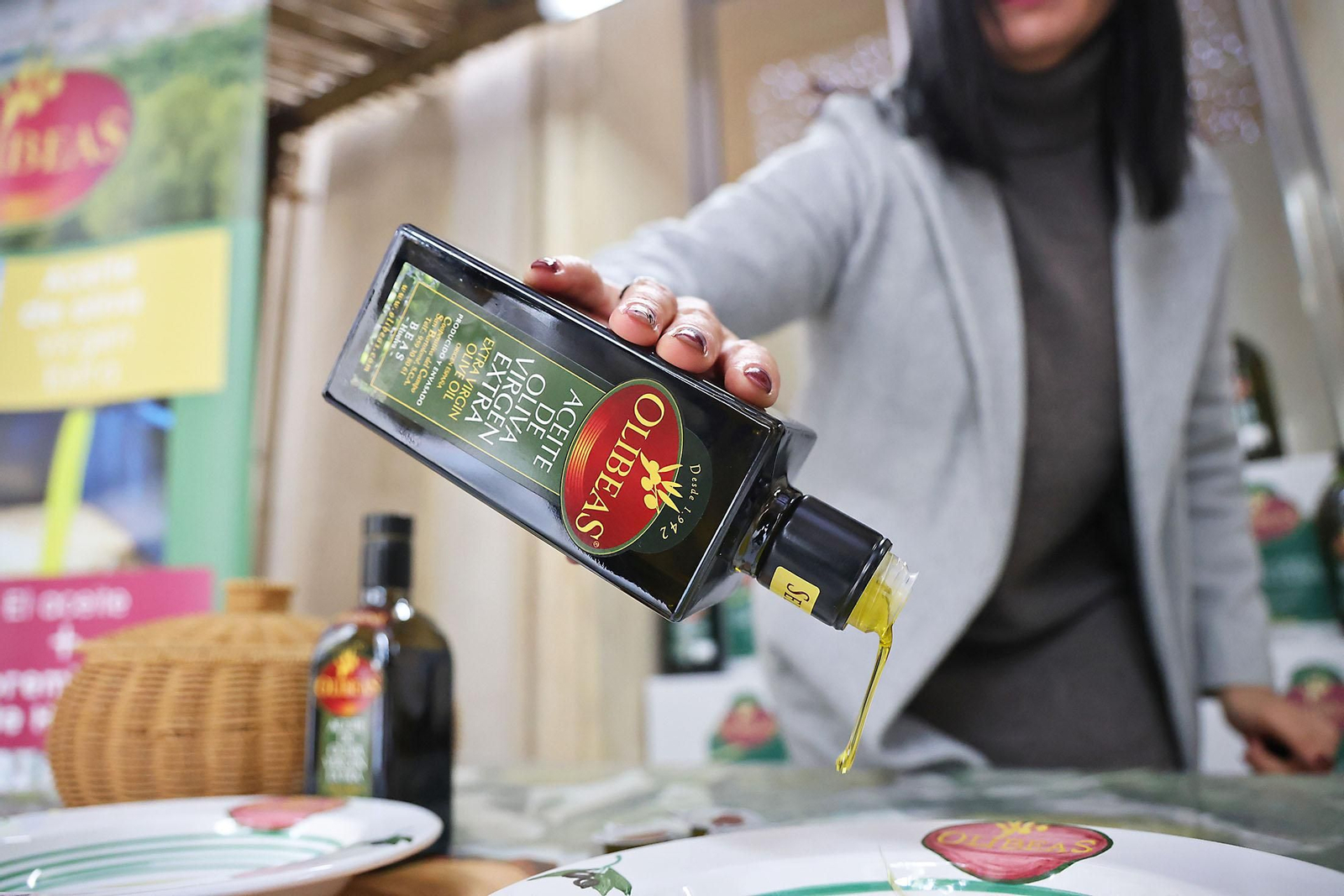 Muestra de aceites y quesos en la Diputación de Huelva (12)