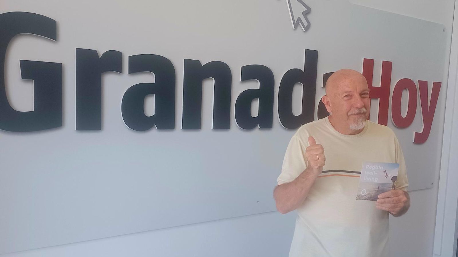 Recoge el premio el esposo de Nuria López.