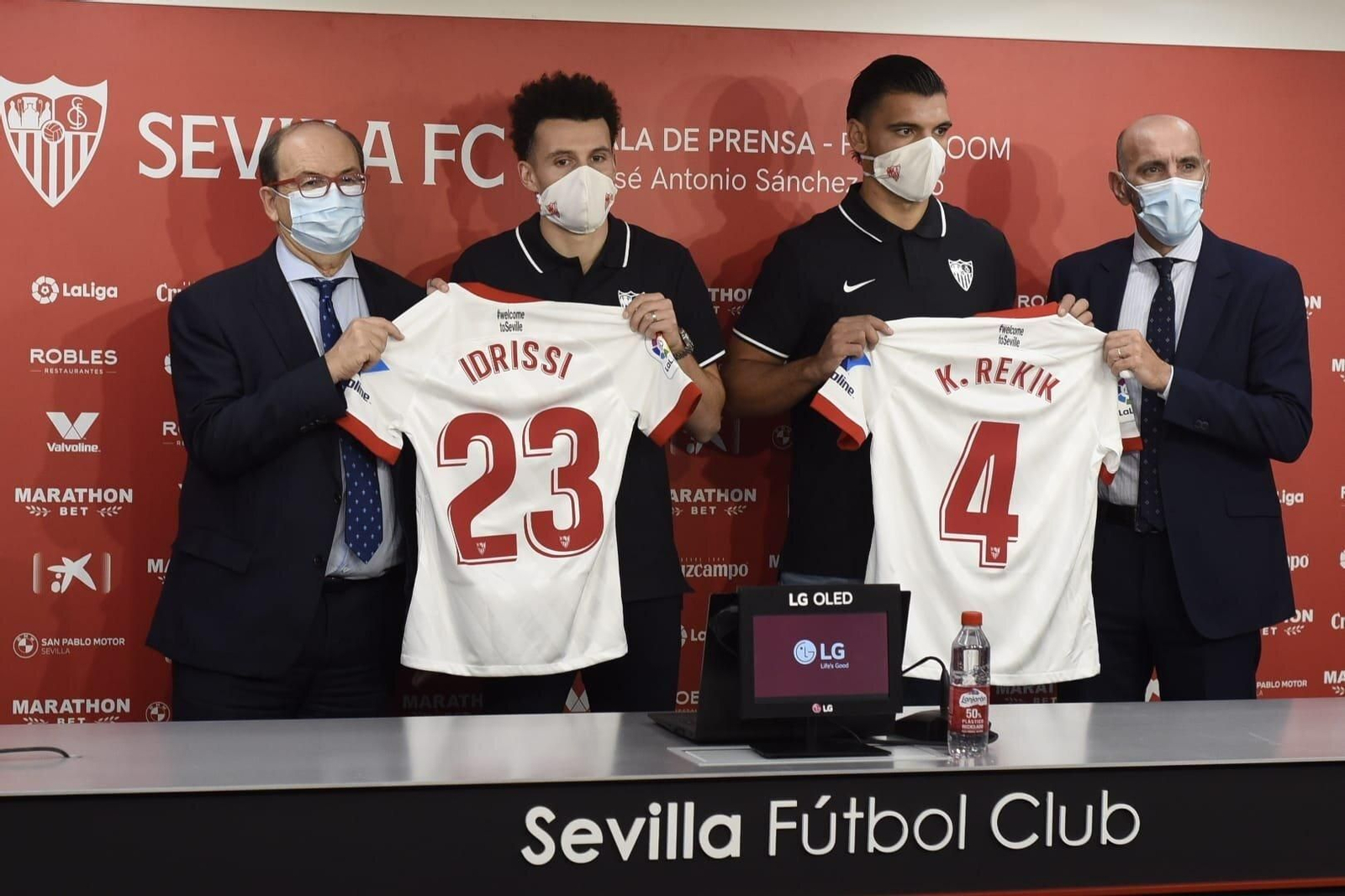 Idrissi y Rekik, con sus camisetas en su presentación oficial.