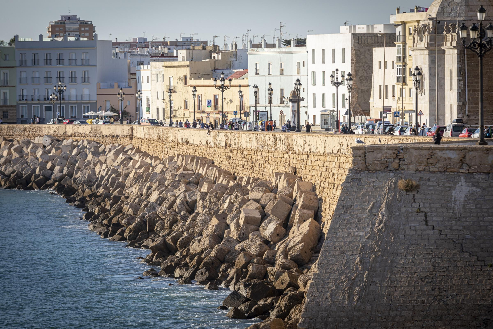 Imágenes del mal estado de la muralla del Campo del Sur