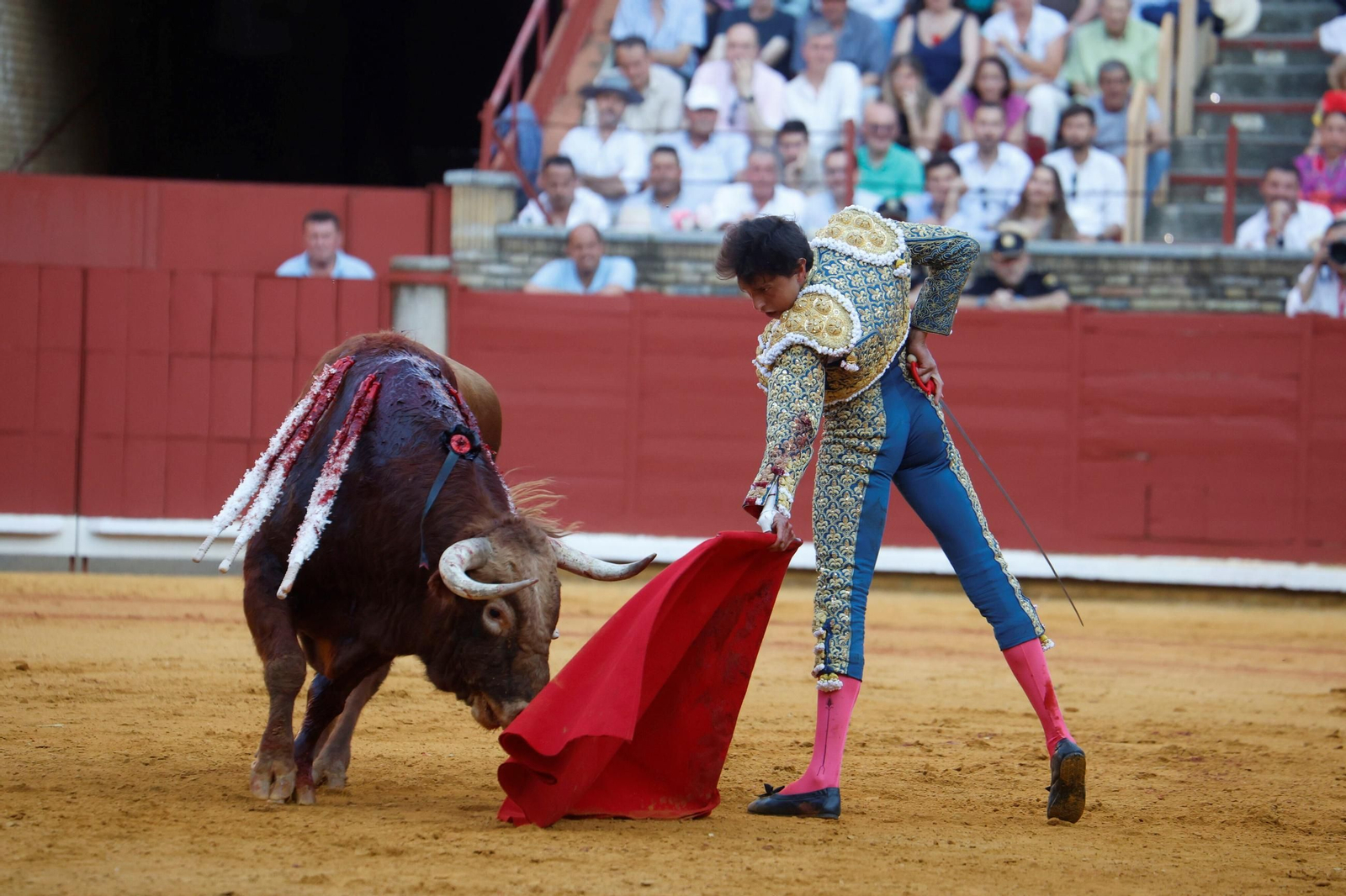 Manuel Román, Juan Ortega y Roca Rey, en la plaza de toros de Córdoba
