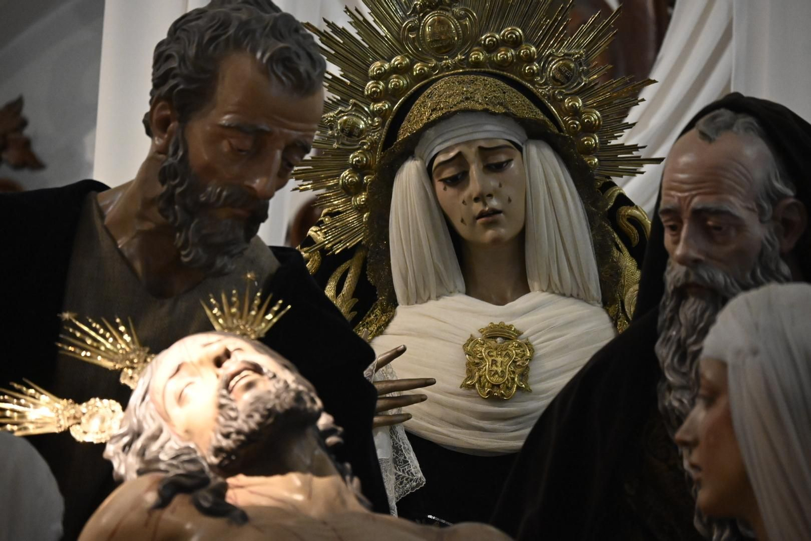Las mejores imágenes del Miércoles Santo: Hermandad de la Santa Cruz