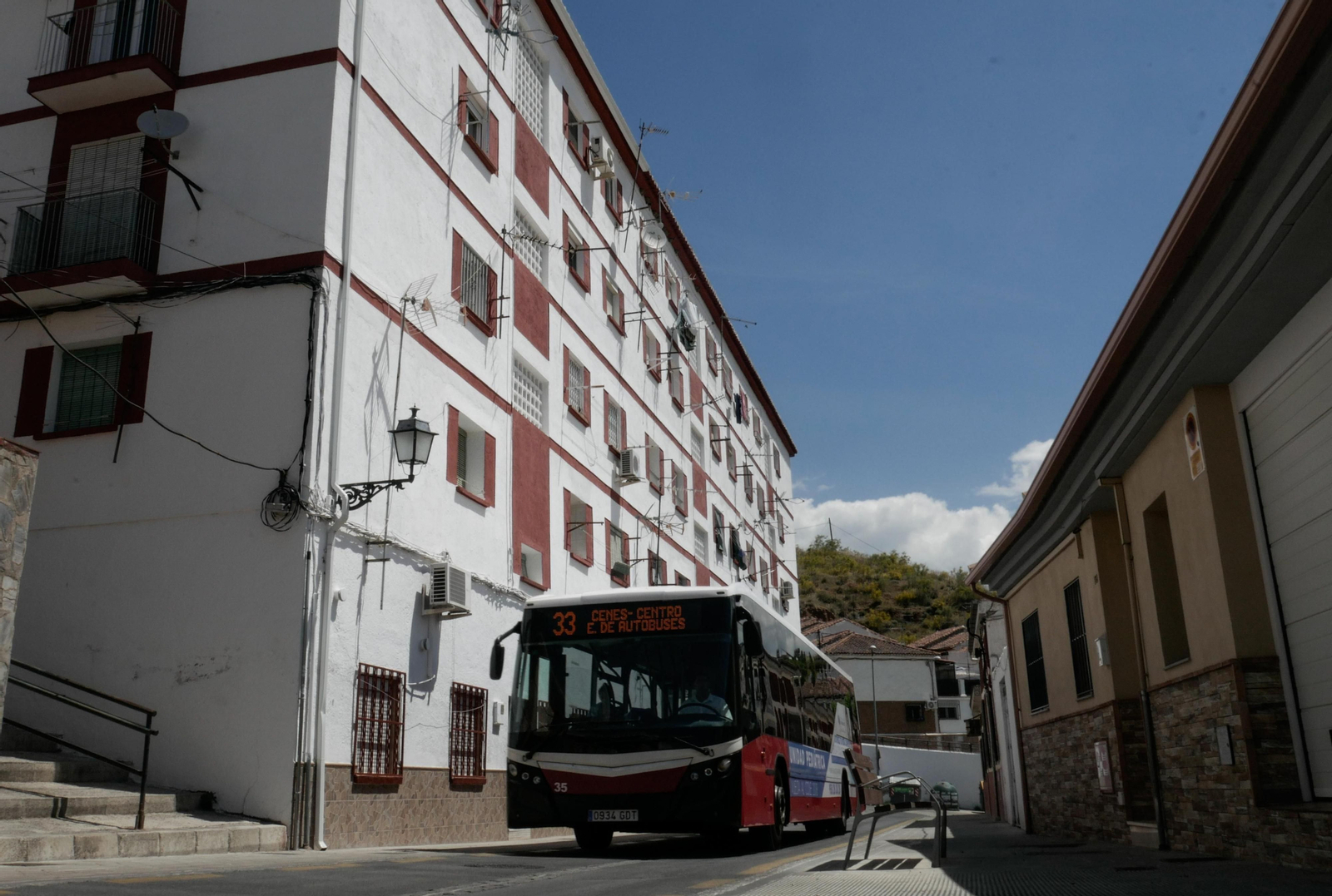 El autobús y el nuevo diseño de la calle Ordesa, un problema en la Lancha