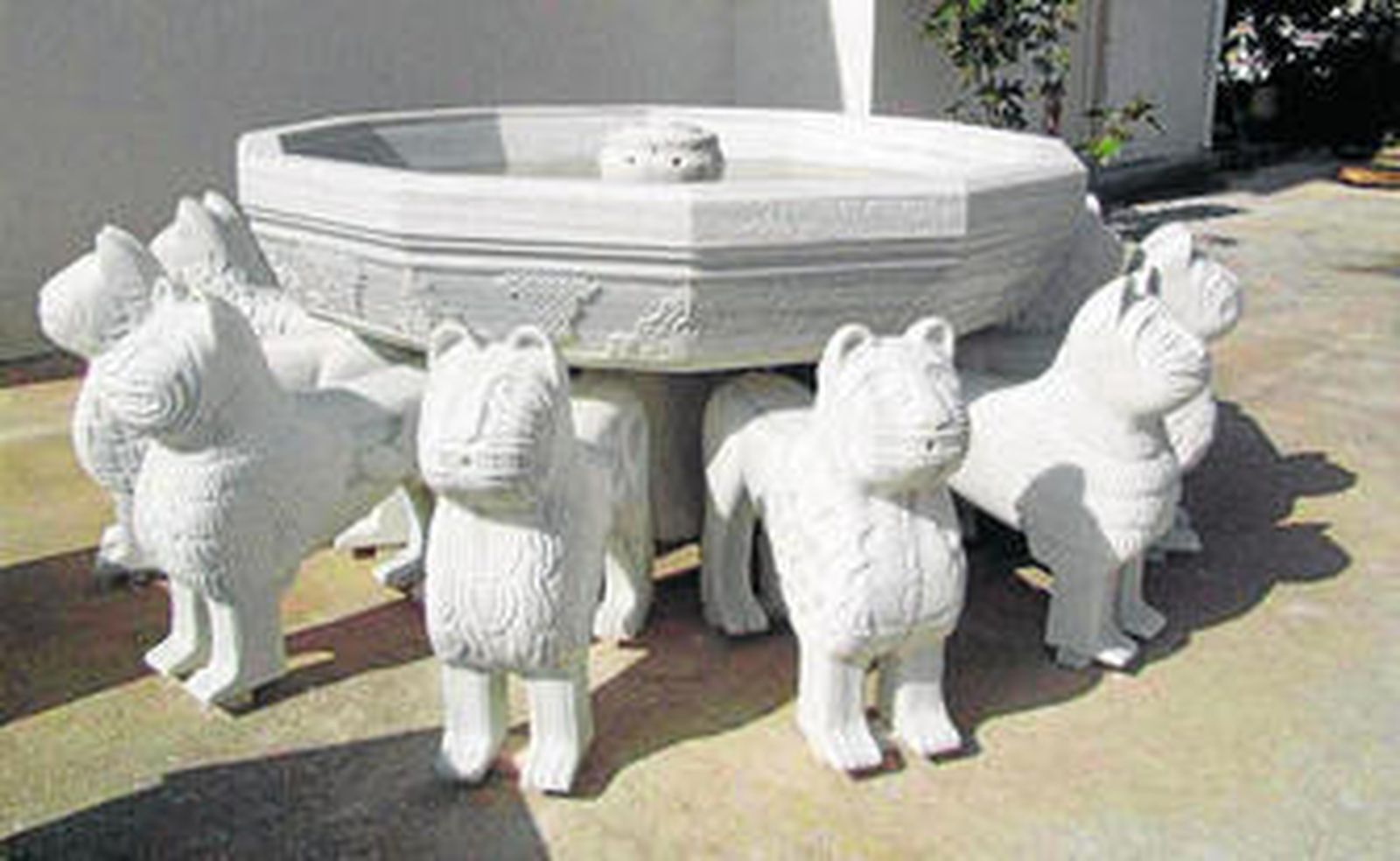 La réplica de la fuente del Patio de los Leones ya está en poder del Ayuntamiento para su instalación en la Plaza de la Constitución.