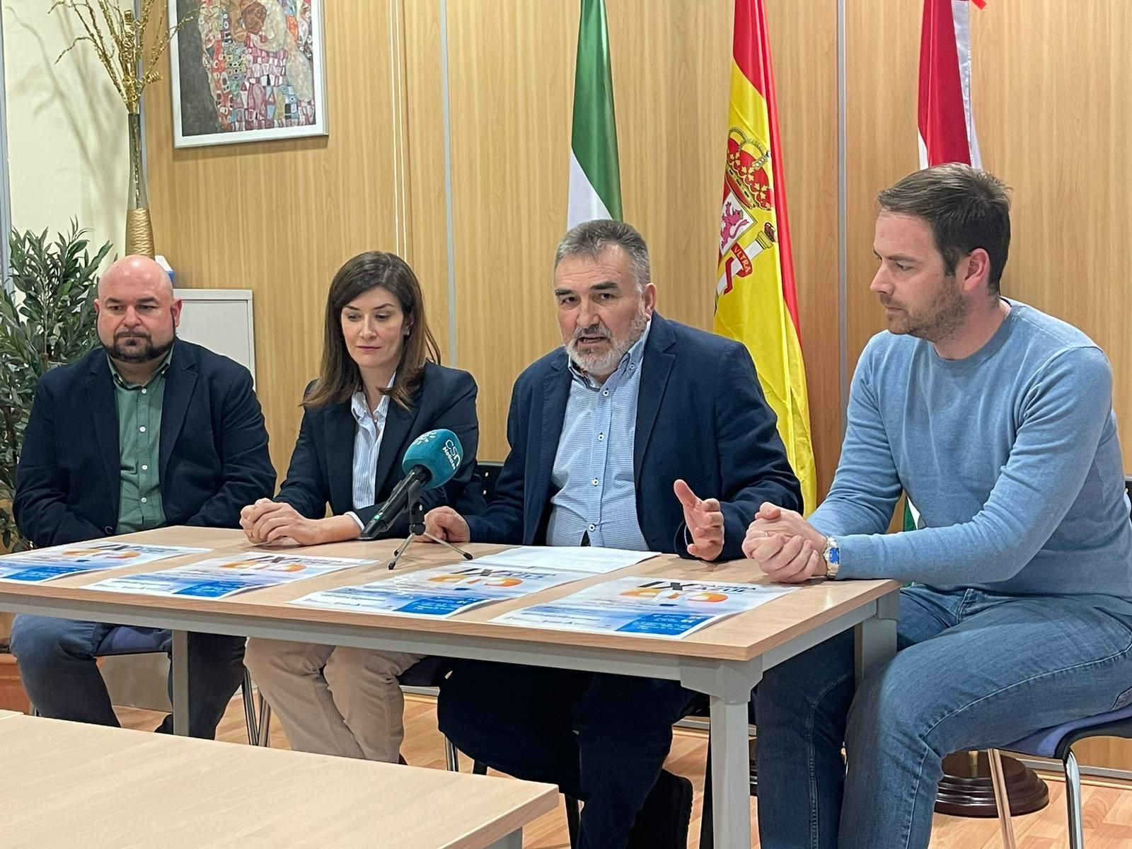 Los organizadores de la Carrera Azul por el Autismo durante la presentación de la prueba.