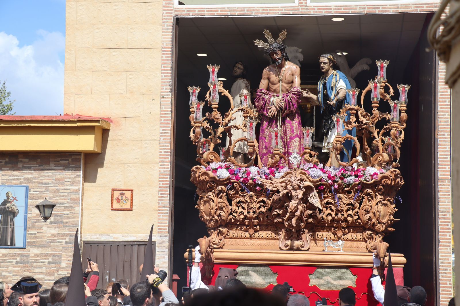 Las mejores imágenes del Martes Santo en Huelva: La Hermandad de La Sentencia