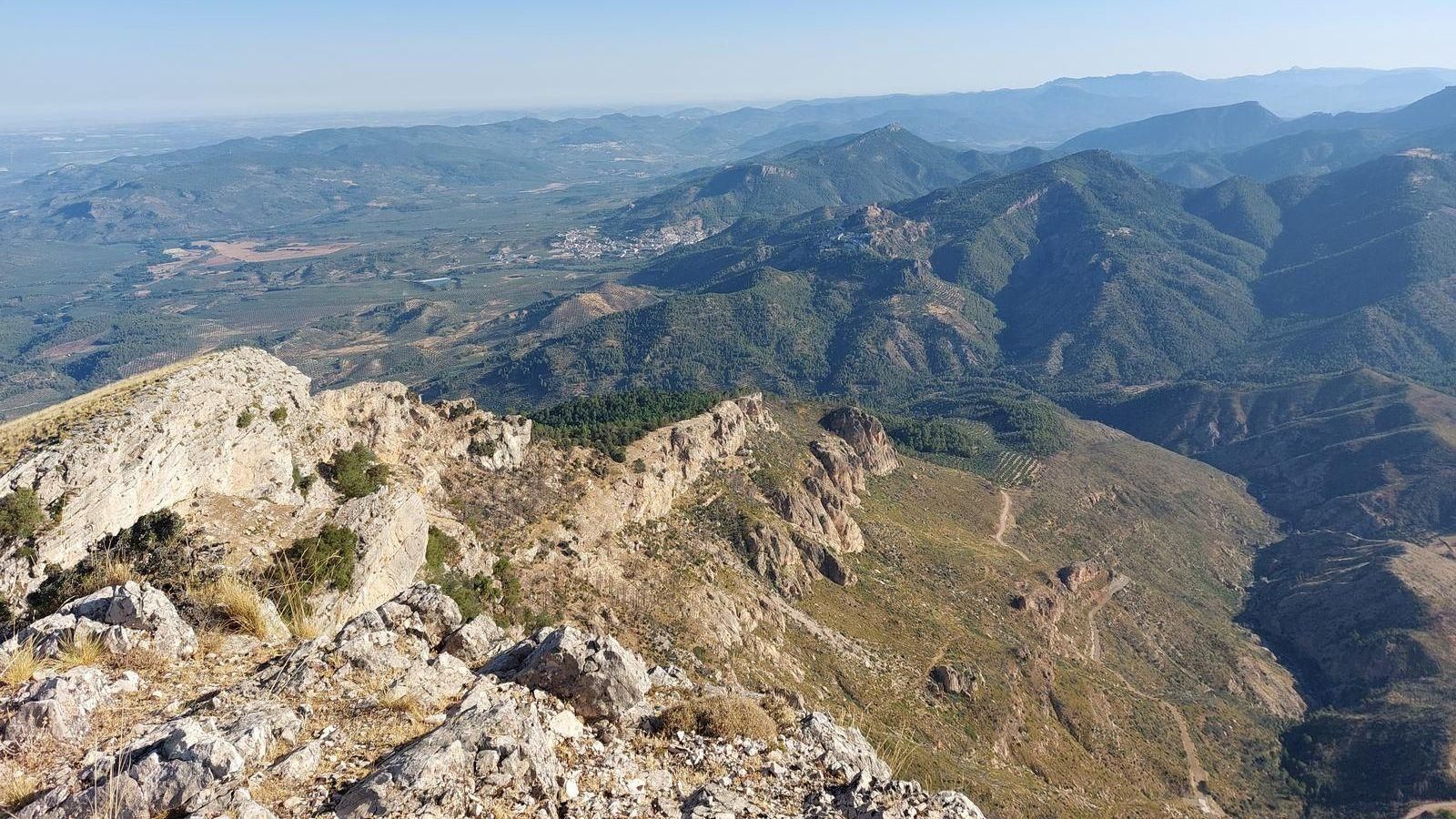 Vistas a la Sierra de Segura desde El Yelmo.