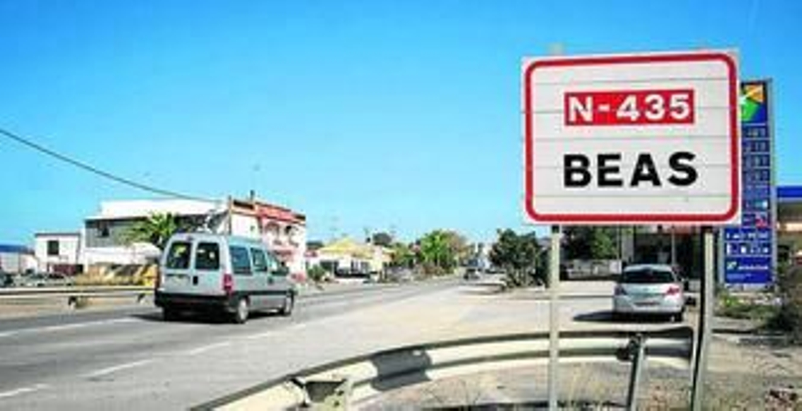 La carretera nacional a su paso por Beas.