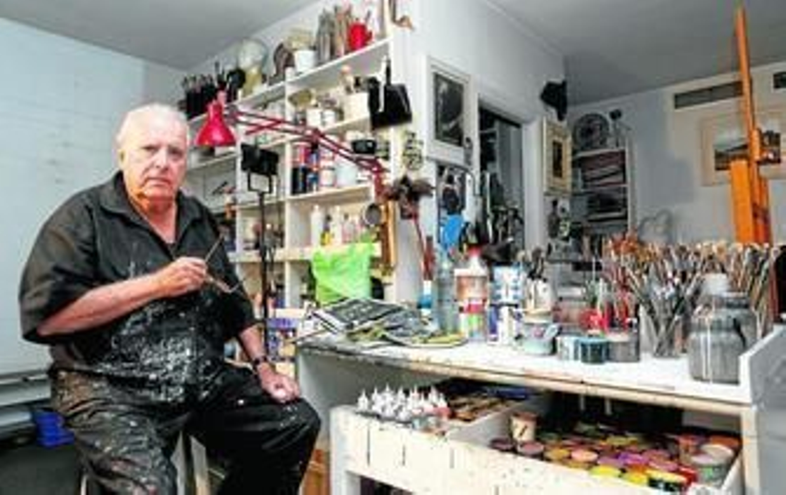 Eugenio Chicano, en su estudio del barrio de la Victoria, donde trabaja a diario.