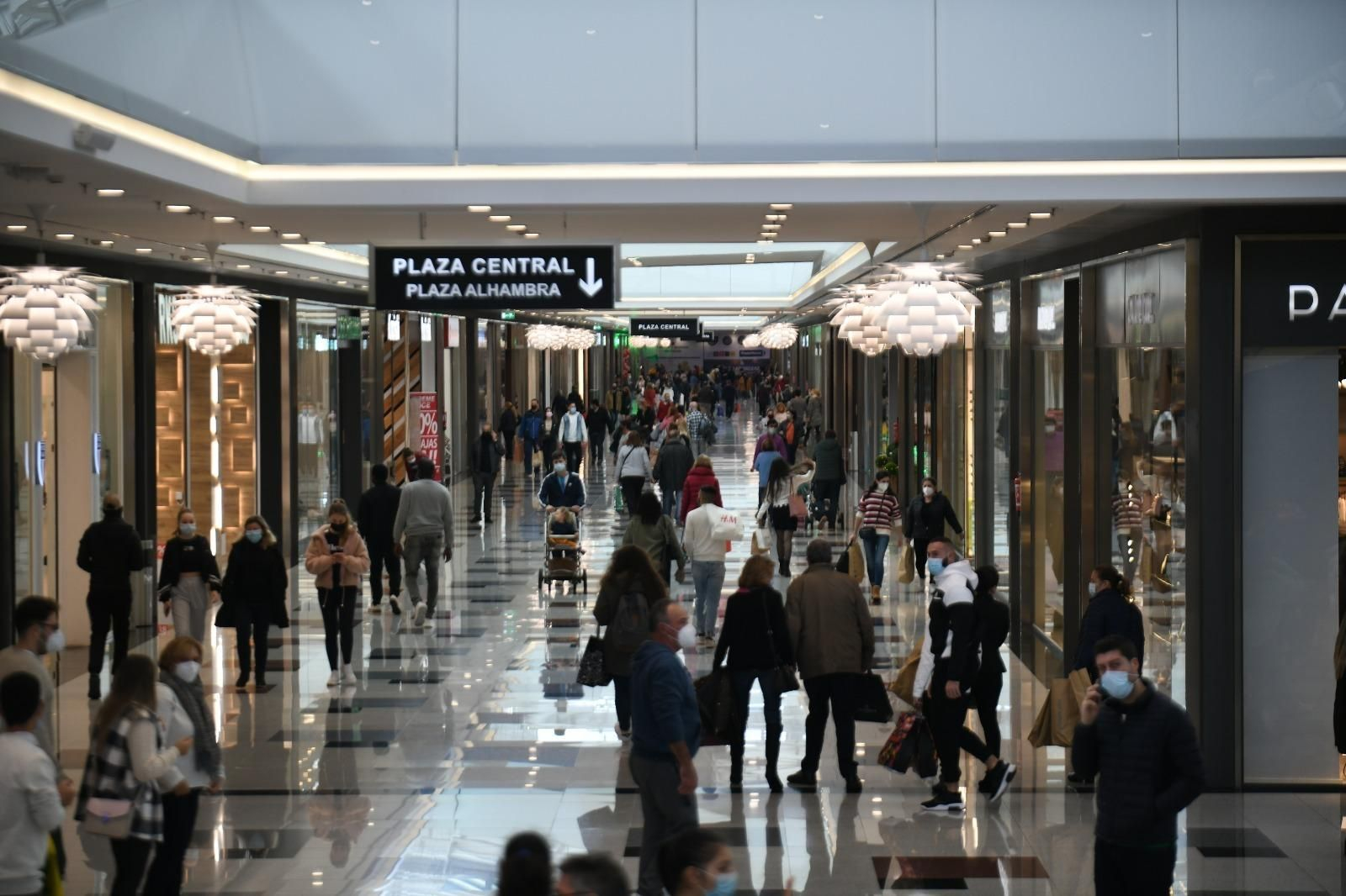 Así ha sido la primera mañana de los centros comerciales de Granada con la nueva movilidad