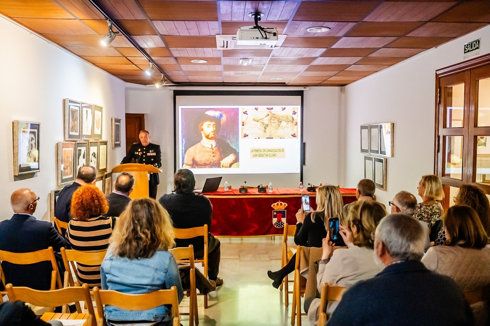 José Cánovas García durante su conferencia en el Castillo de Santa Ana en Roquetas de Mar.