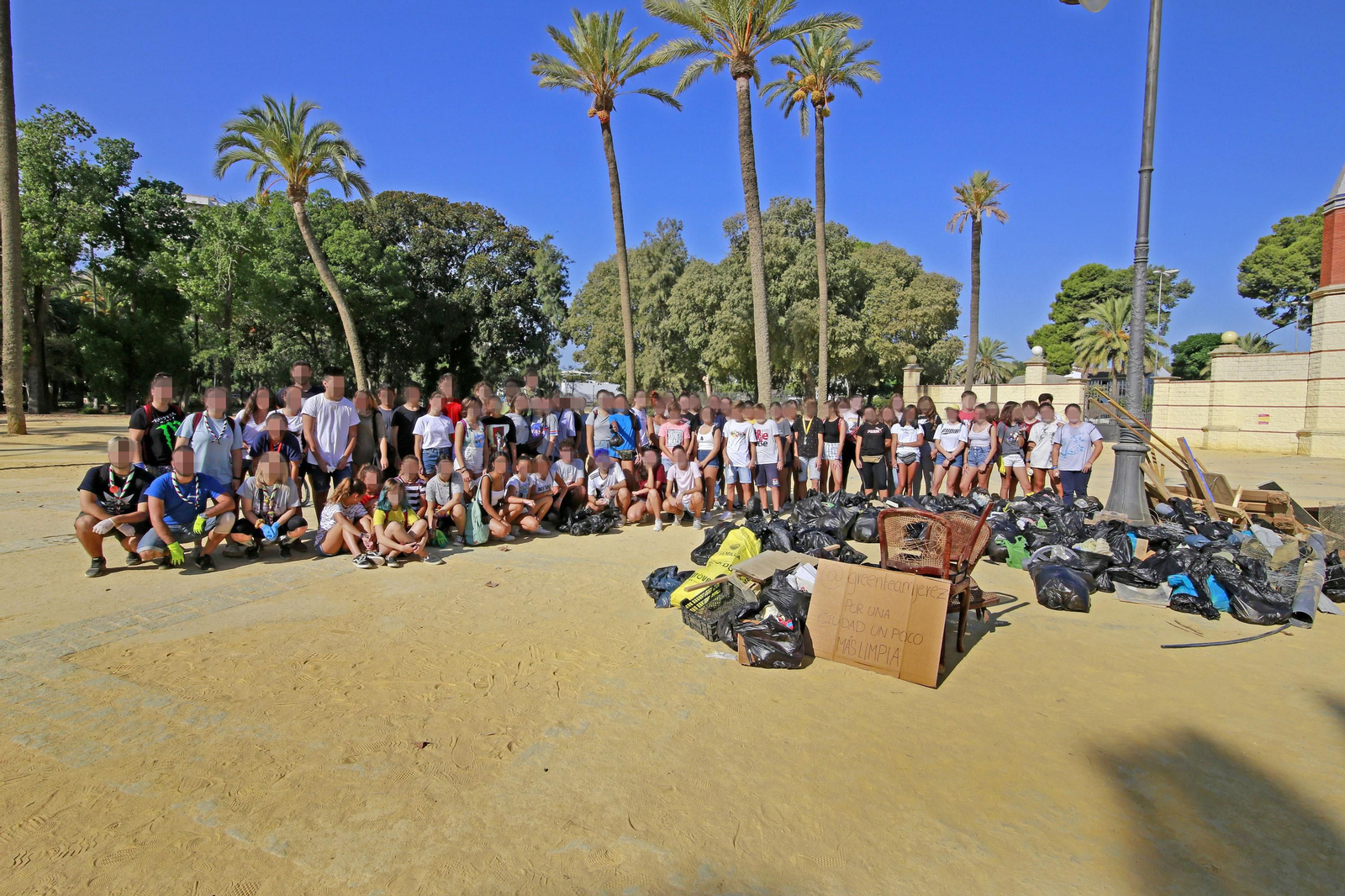 Jóvenes que han participado en la convocatoria de @greenteamjerez, este martes en el González Hontoria.