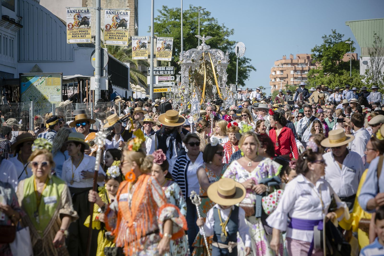 La hermandad de Sanlúcar cruza Bajo de Guía