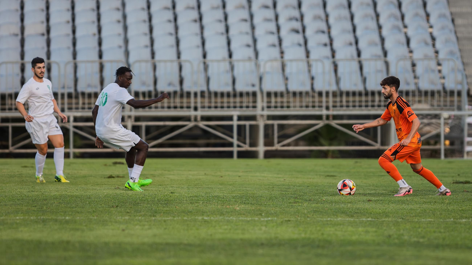 Las imágenes del triunfo del Xerez CD en el Trofeo Antonio Moure