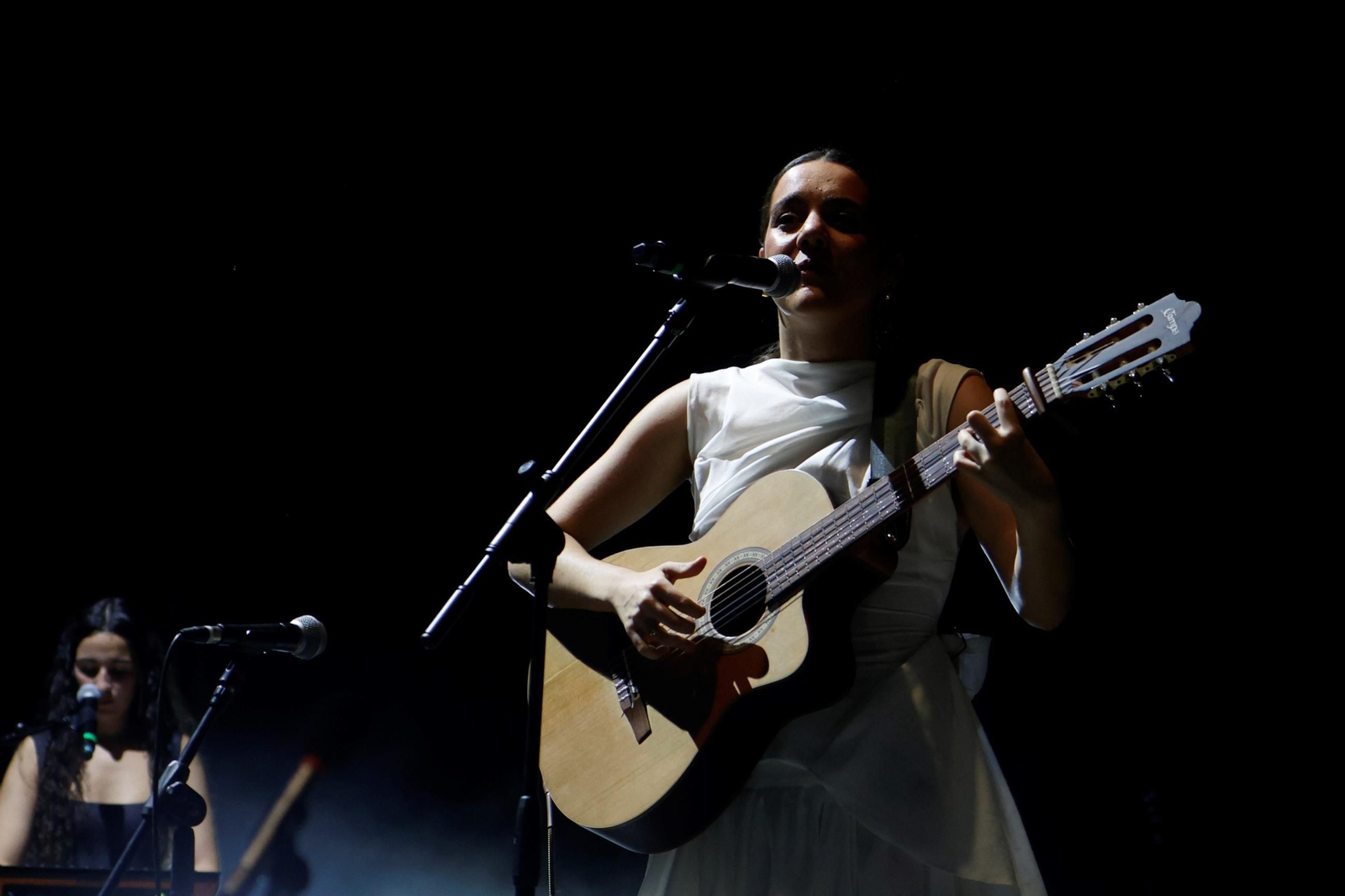 Las imágenes de los conciertos de Valeria Castro y Julieta Venegas en el Festival de la Guitarra de Córdoba