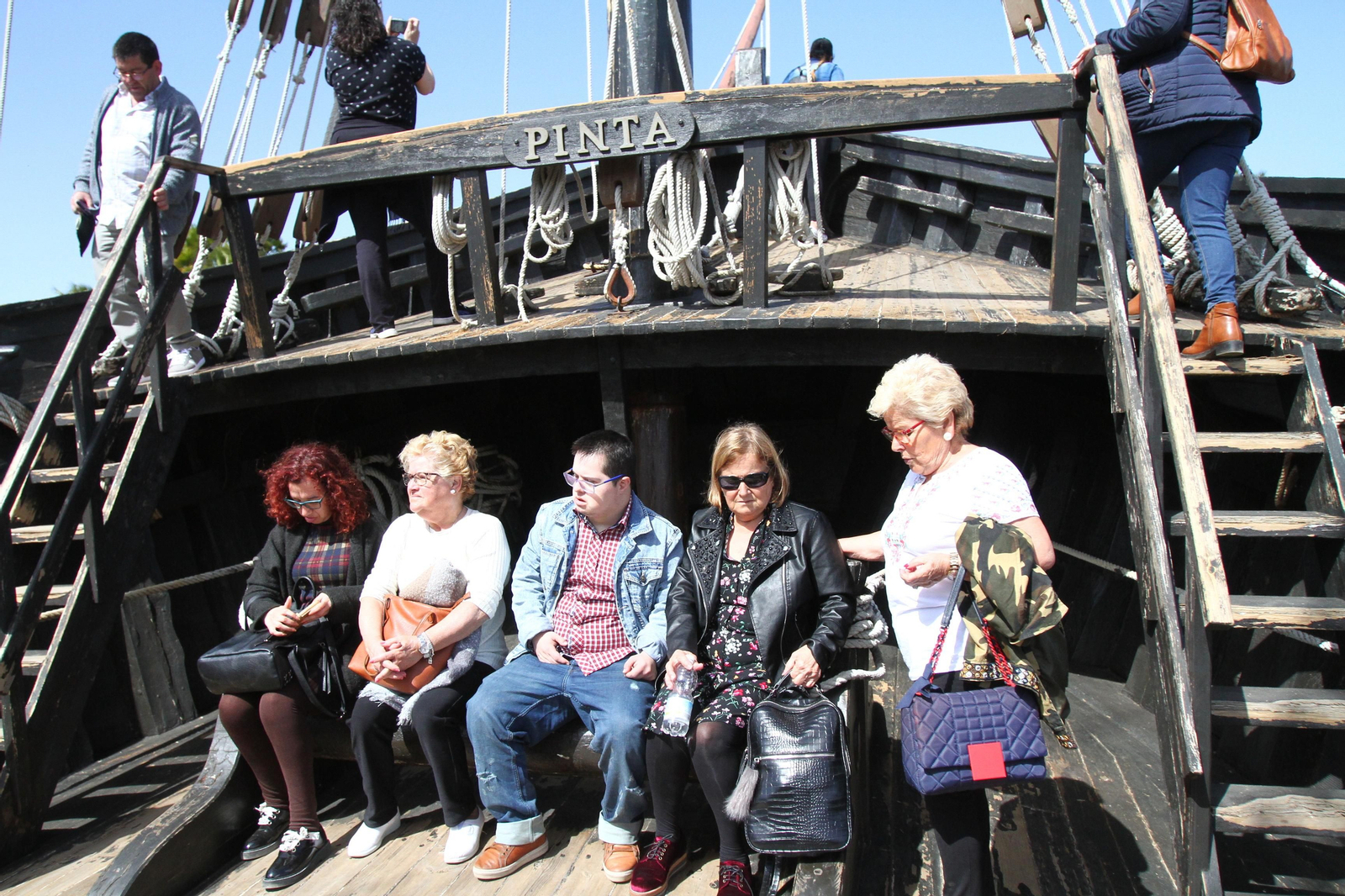 Imágenes del día de puertas abiertas en el muelle de las Carabelas