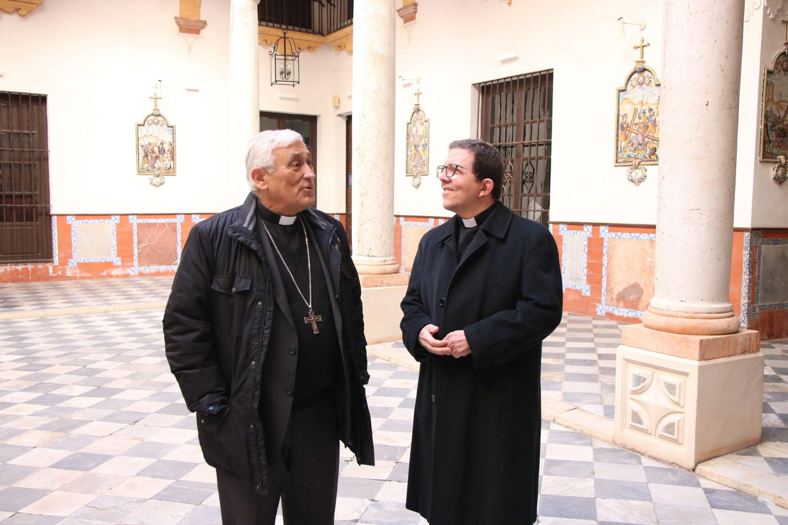 Rafael Zornoza y Ramón Valdivia, su sucesor temporal, esta mañana en la sede del Obispado.