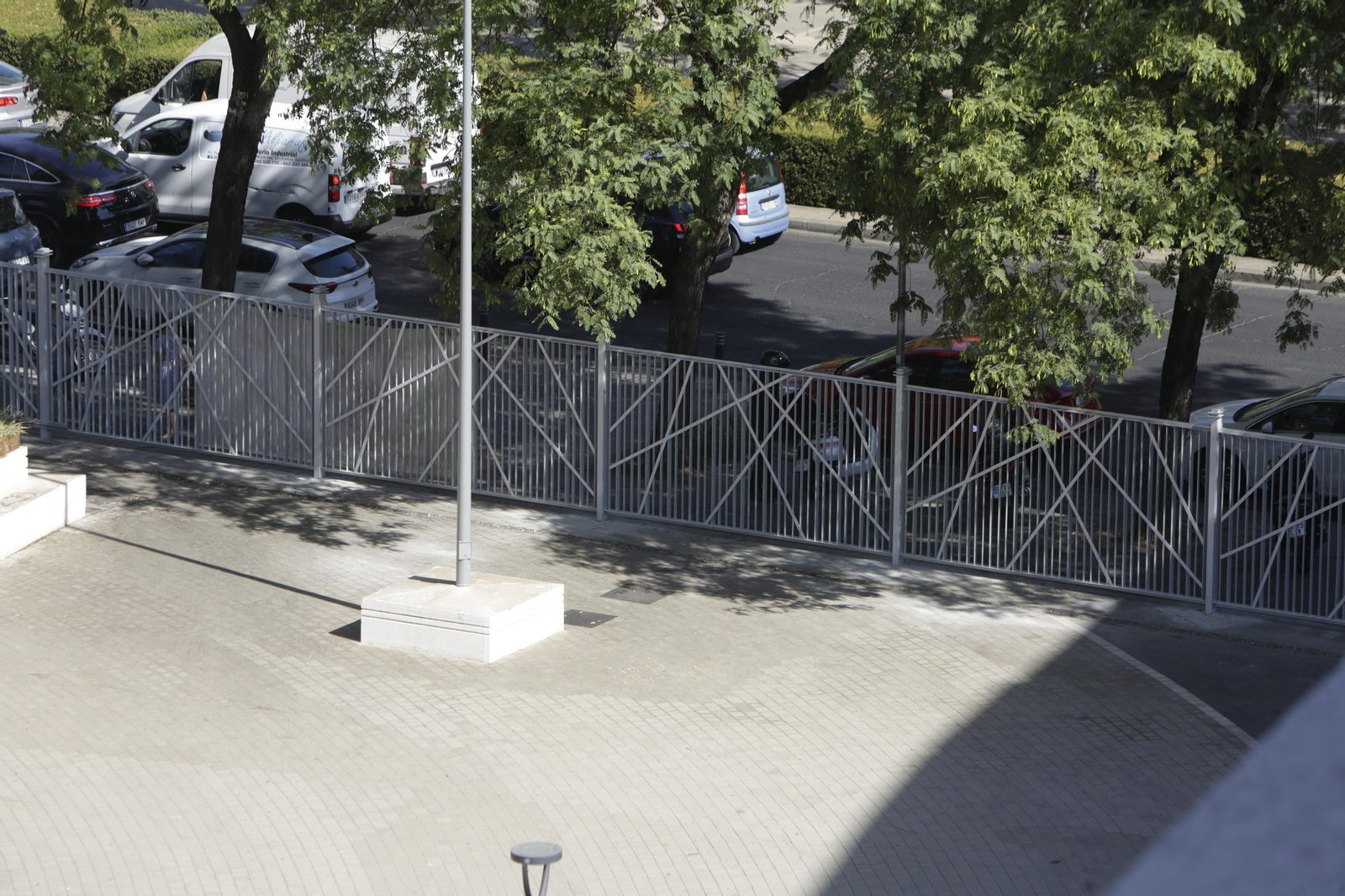 Abandono y mal estado de la plaza entre Mercadona y Plaza de Armas