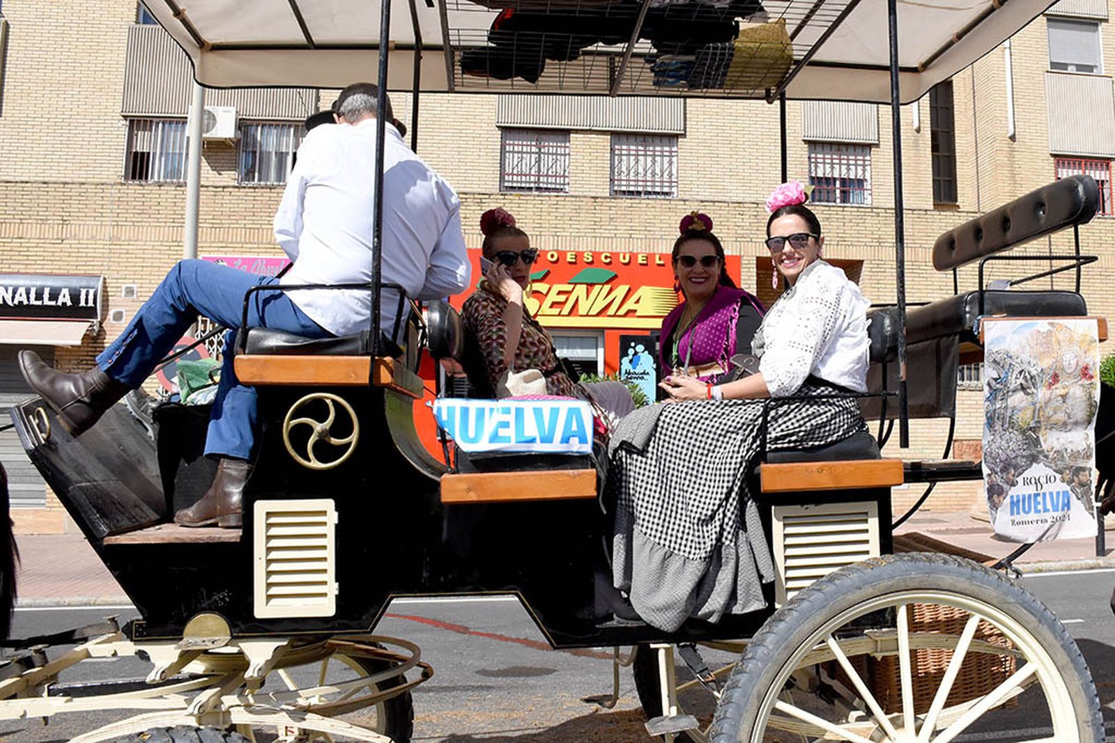 Imágenes de los carros de la Hermandad del Rocío de Huelva