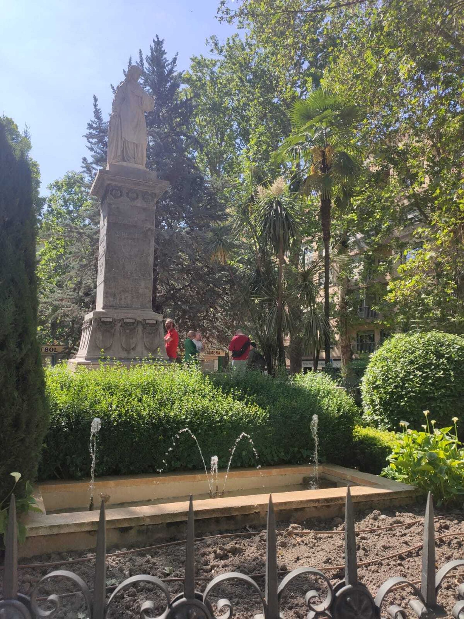La restauración de la estatua de Mariana Pineda de Granada, en  imágenes