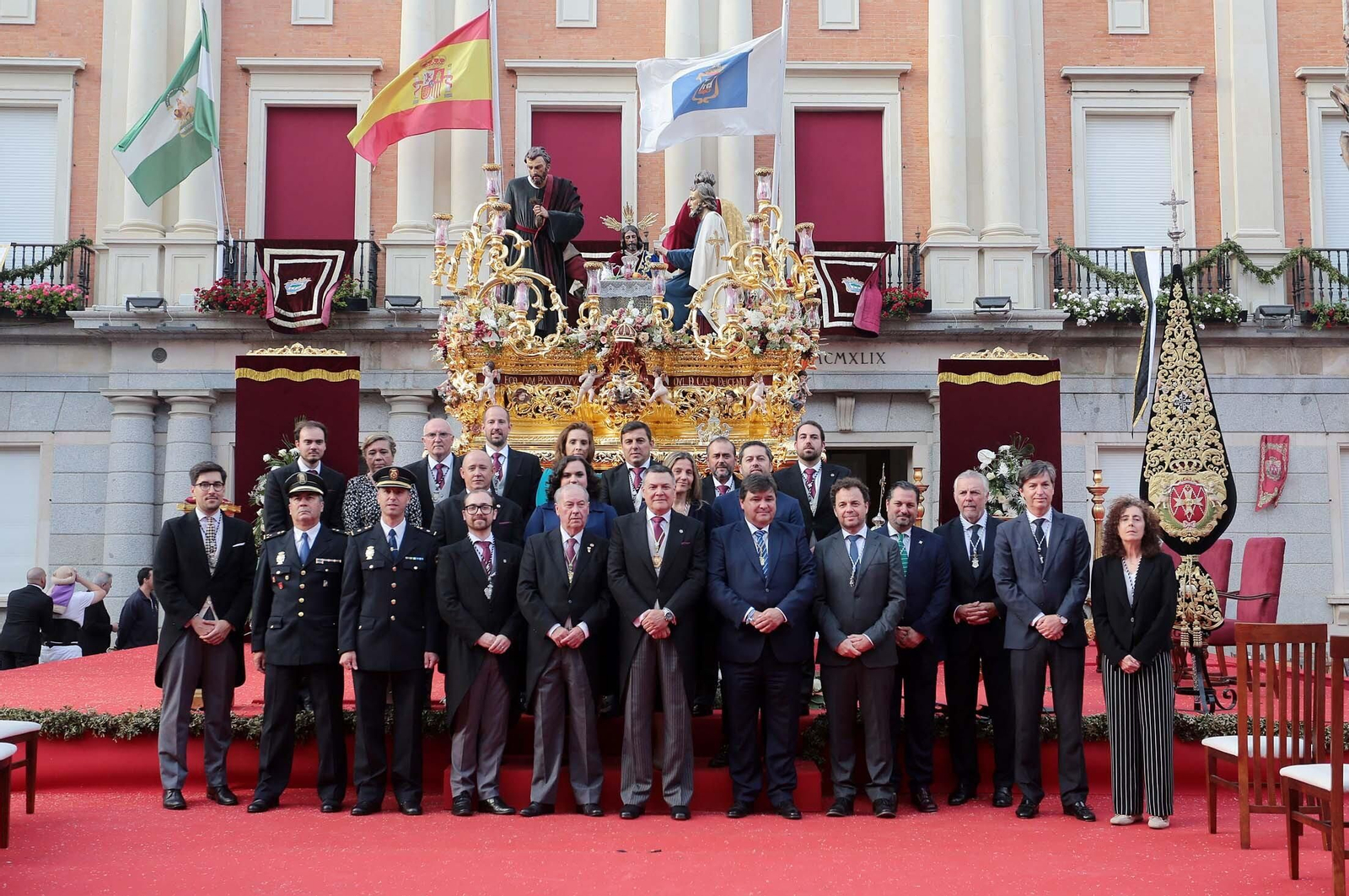Imágenes de la imposición de la Medalla de Oro de Huelva al Cristo del Amor