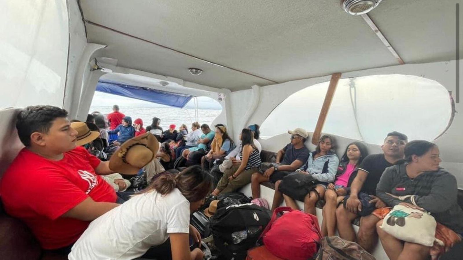 En la embarcación antes de naufragar.