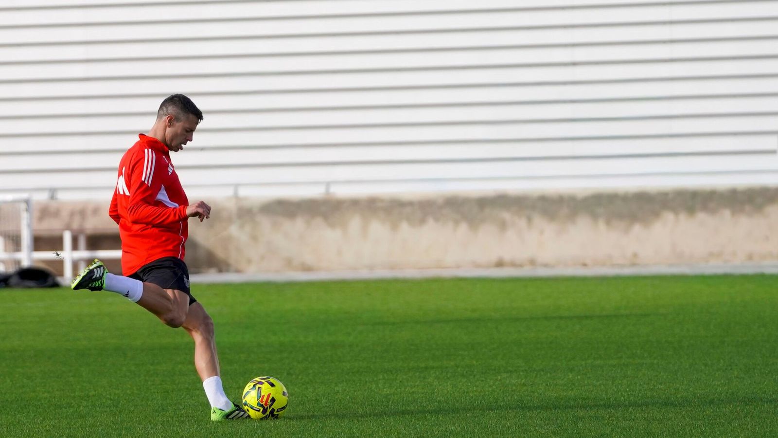 Azpilicueta entrenando en la ciudad deportiva del Sevilla.