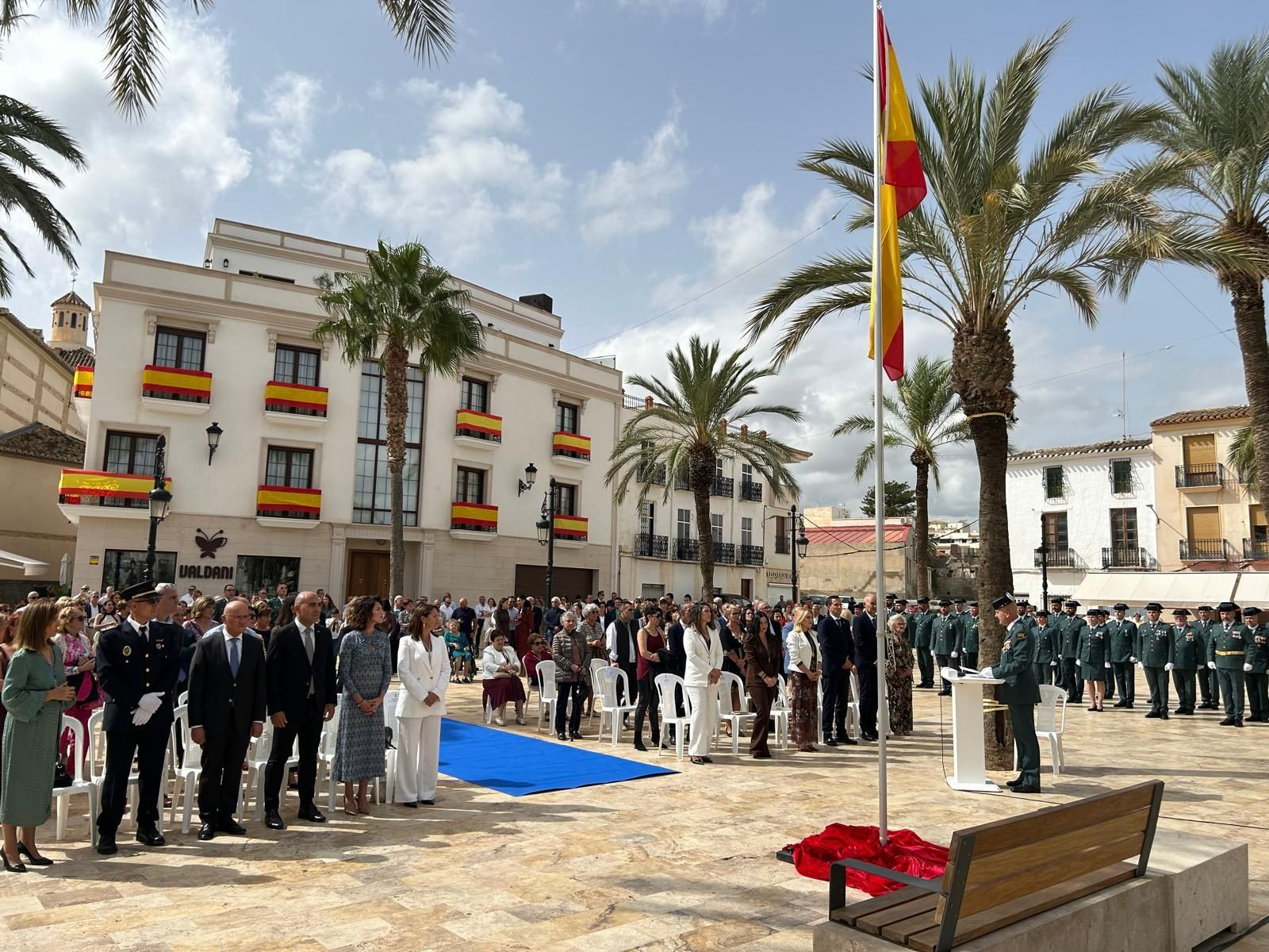 El acto castrense se ha llevado a cabo en la Plaza Mayor de Albox.