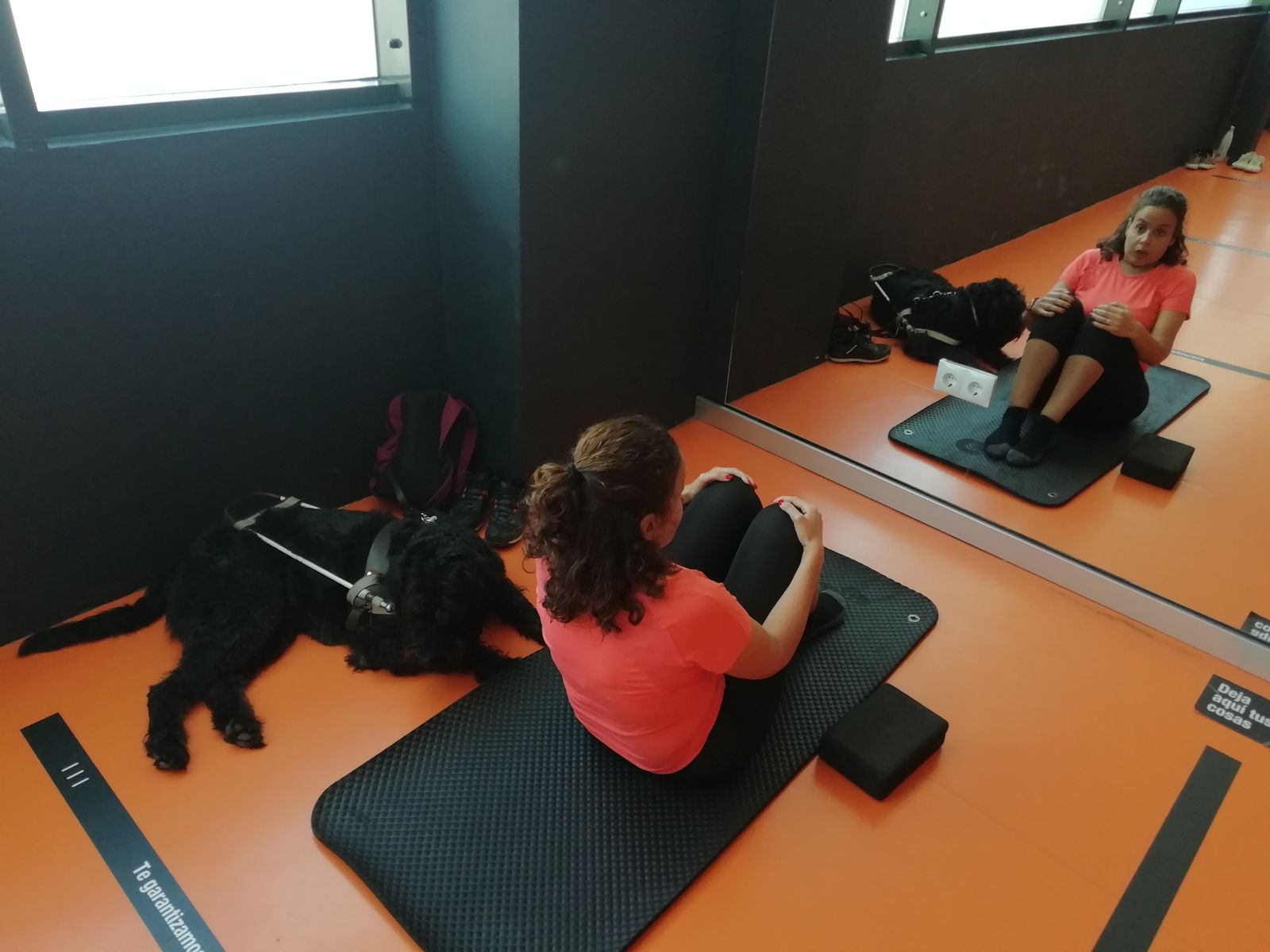 Lourdes, con Lyan a su lado, en la clase de pilates.