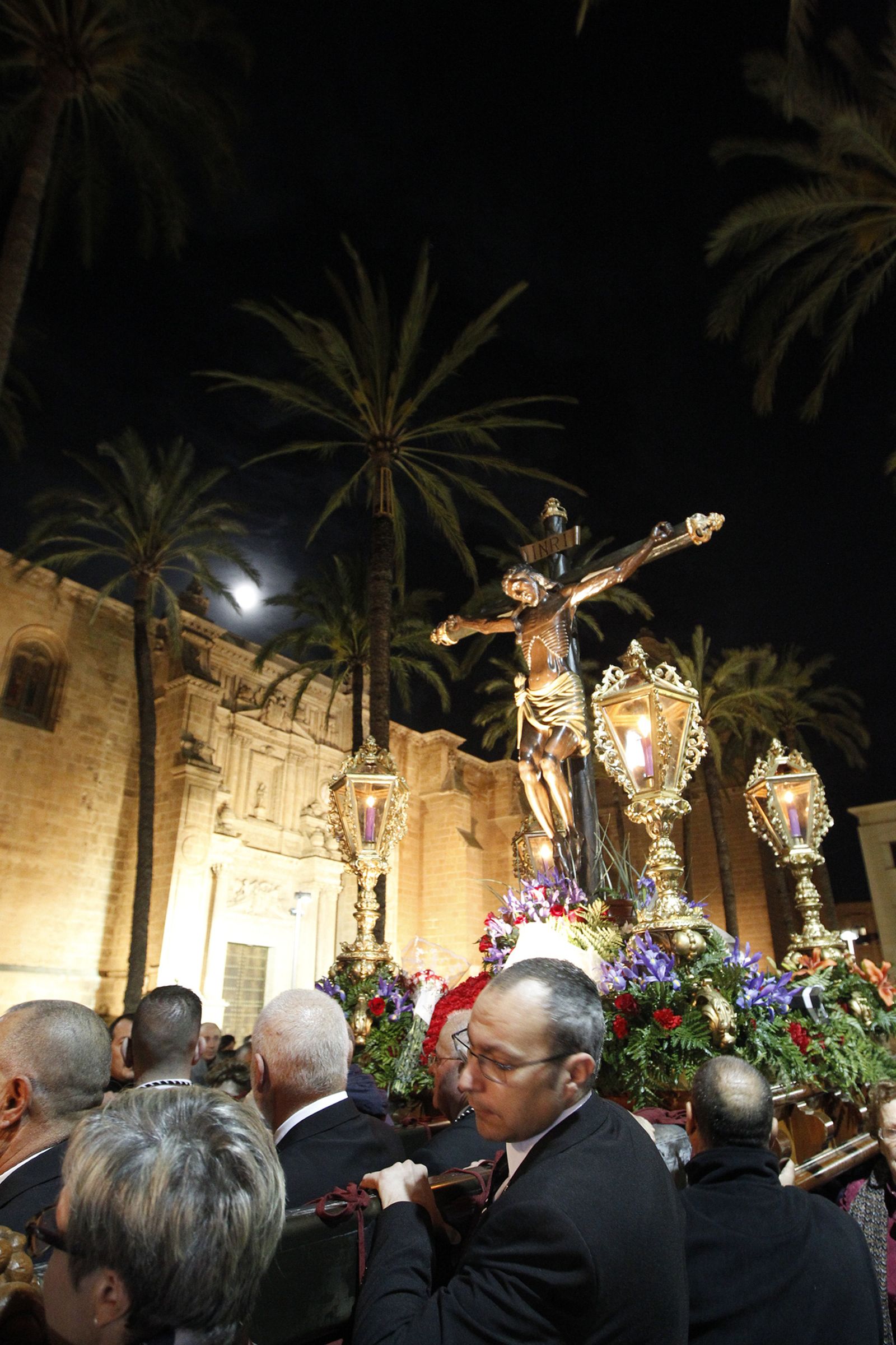 Imágenes Via Crucis Santo Cristo de la Escucha. Semana Santa Almería 2019