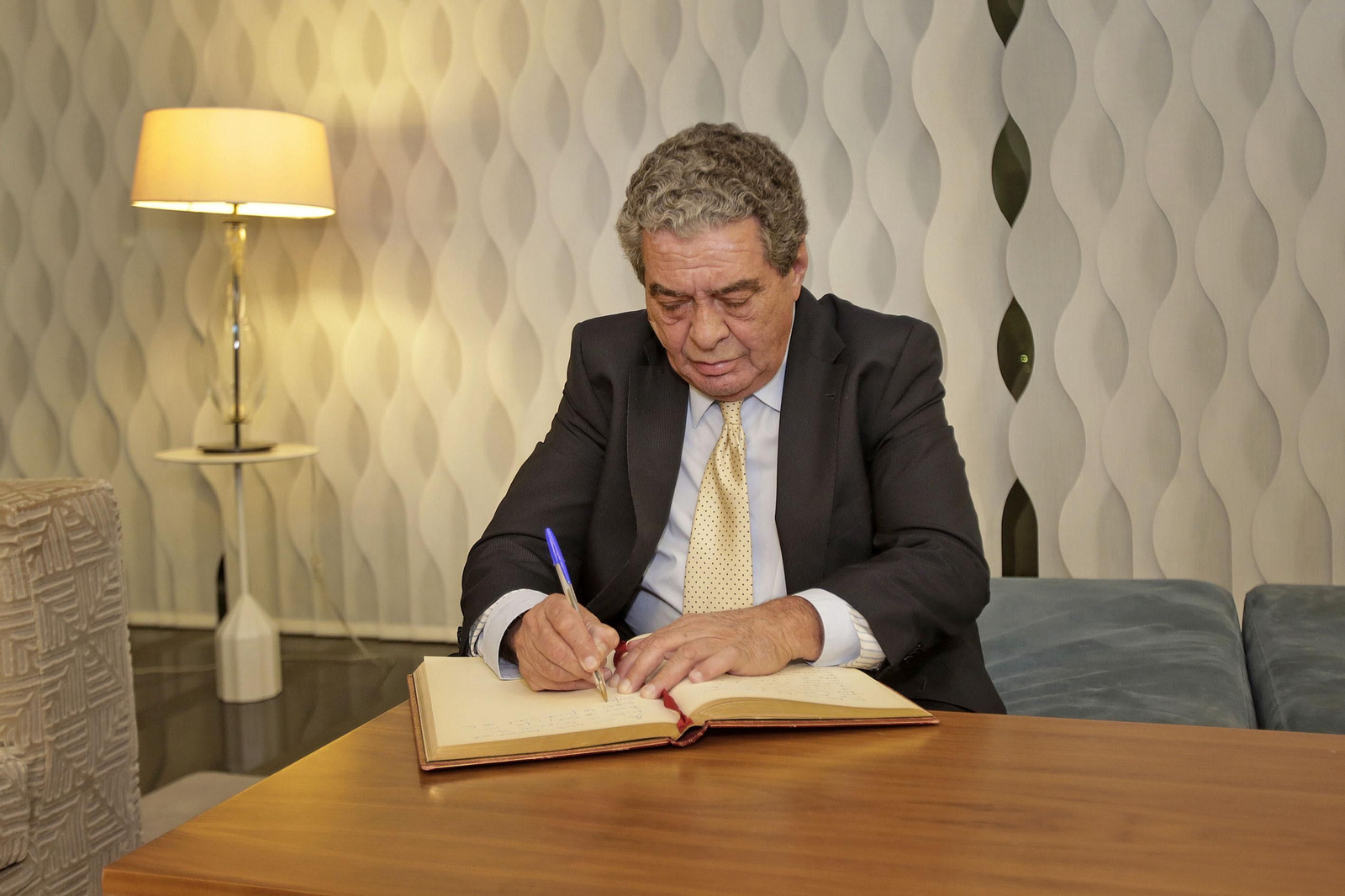 Entrega del premio Federico Joly a Augusto Delkáder