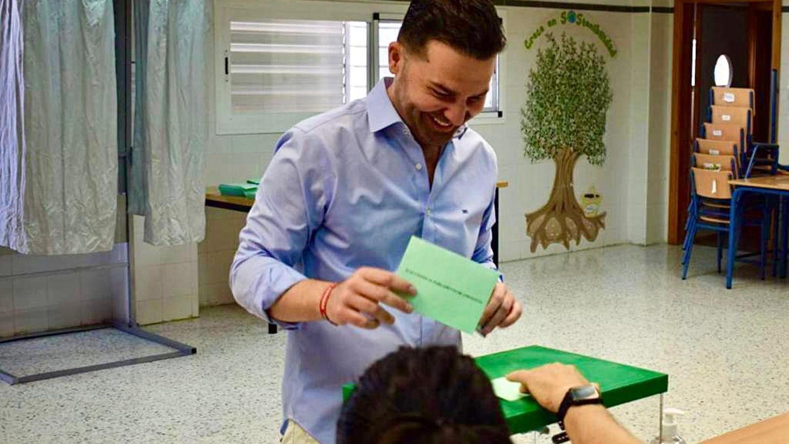 Noel López, en el colegio electoral.