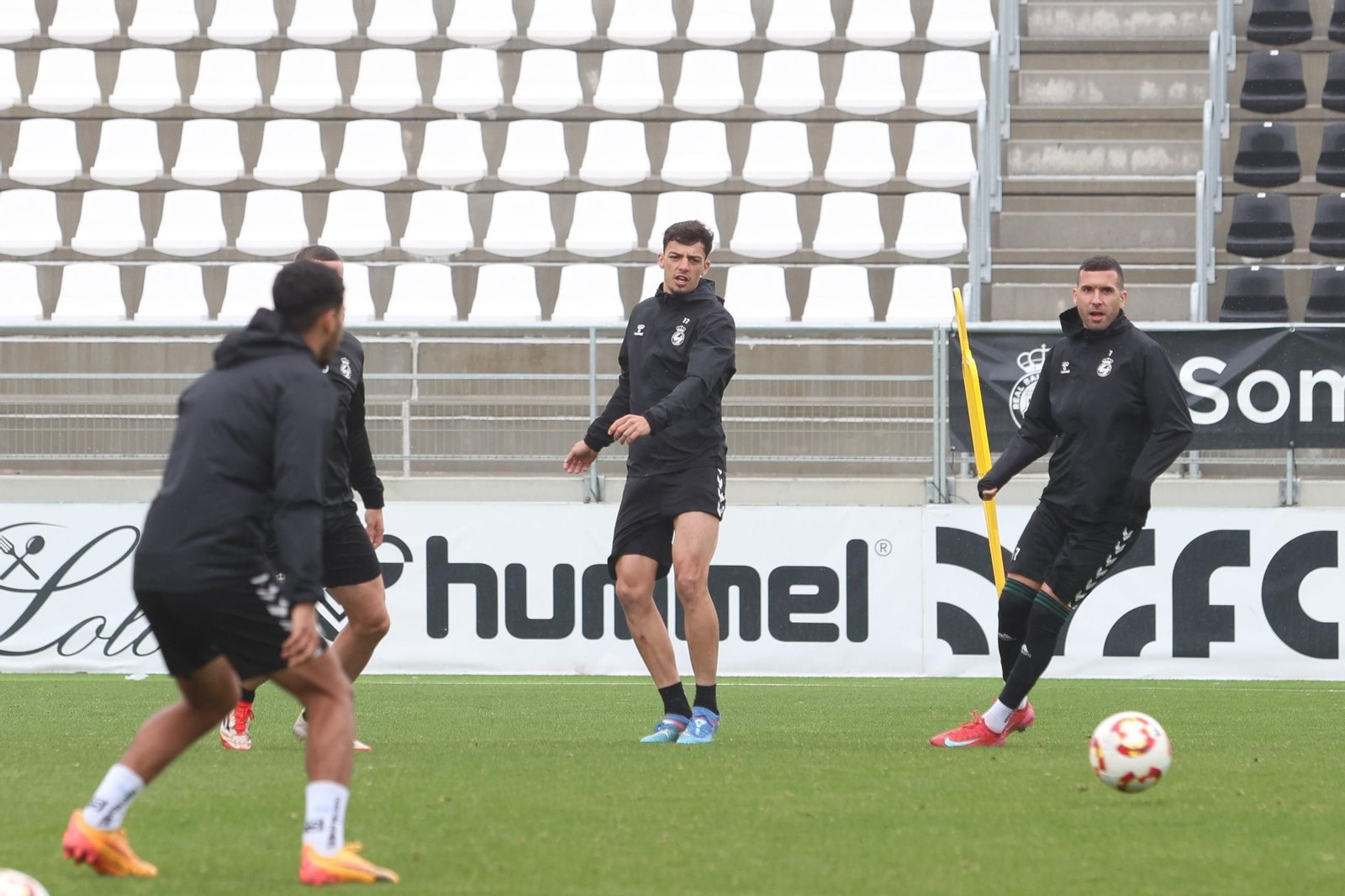 Las fotos del entrenamiento de la Balona previo a su final con el Villanovense