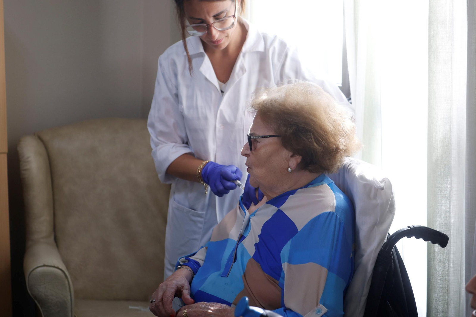 El inicio de la vacunación de la gripe y el Covid en las residencias de Córdoba, en fotos