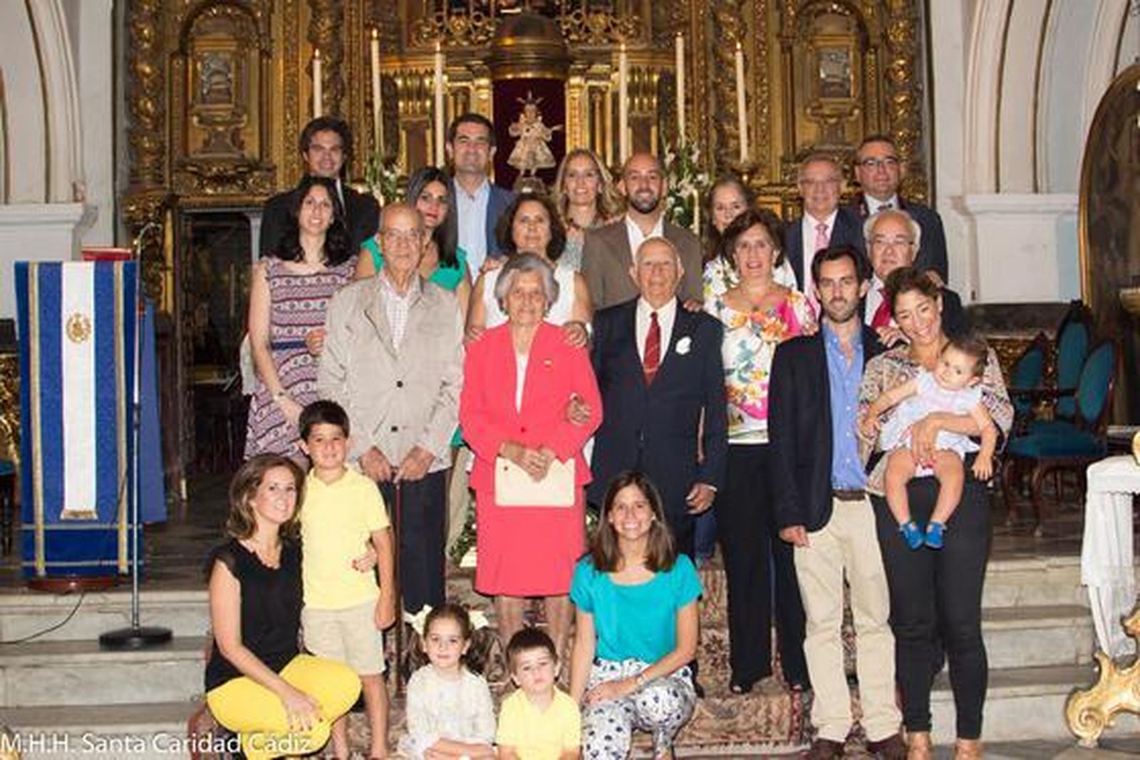 Eduardo Baraja Carceller y Lourdes Cramazou Fierro con  Lourdes, Rocío, María José y Carmen Baraja,  Enrique Muñoz, Juan Luis Ingunza, Francisco Orgambides, Fernando y Belén Muñoz, Rocío Ingunza, Inés y María Moreno, Lourdes Peris, Jaime Jiménez, Matt Hall y sus bisniestos.  Foto: Ignacio Casas de Ciria