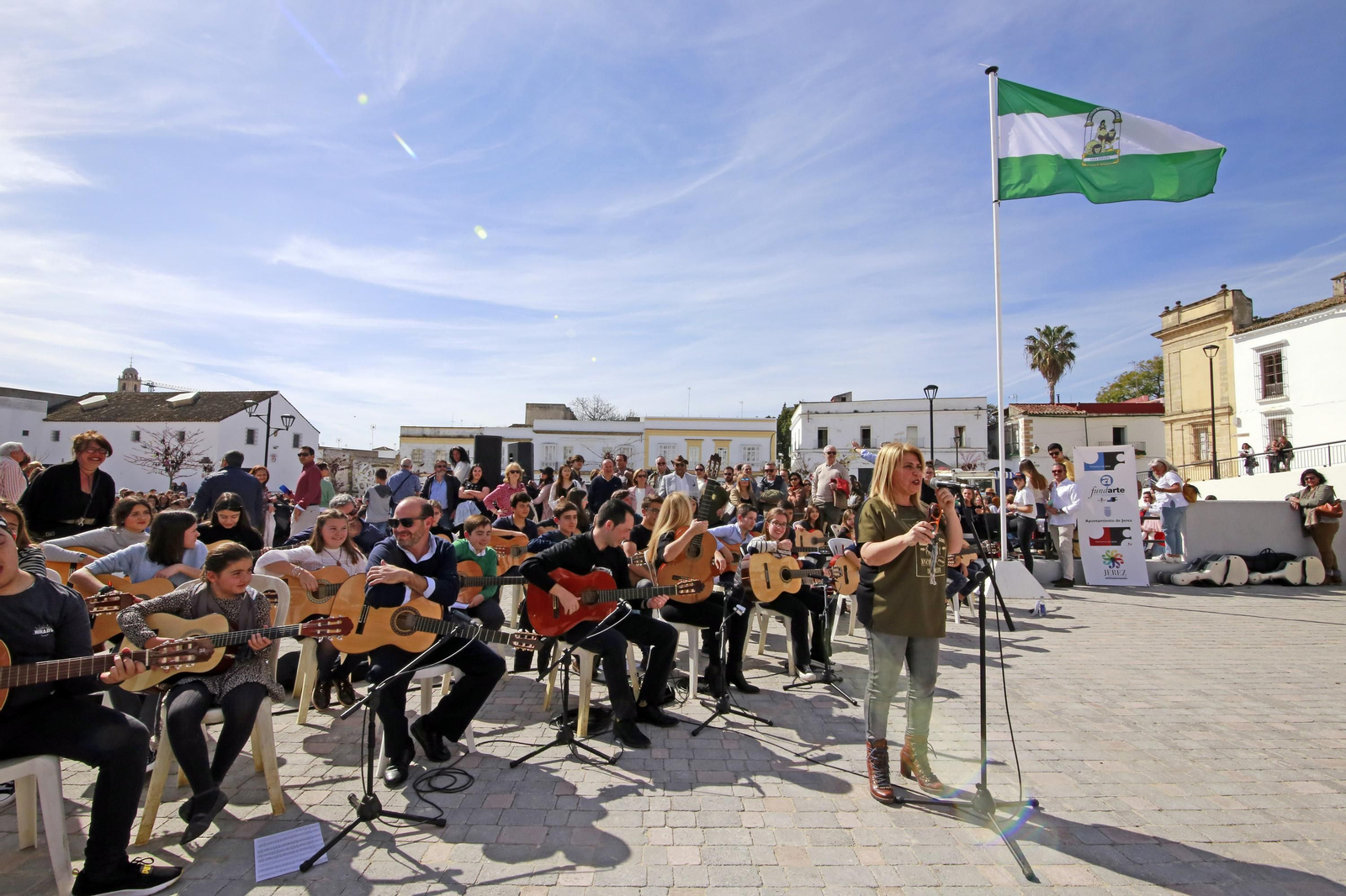 Himno Andaluz a guitarra y flashmob flamenco por el día de Andalucía