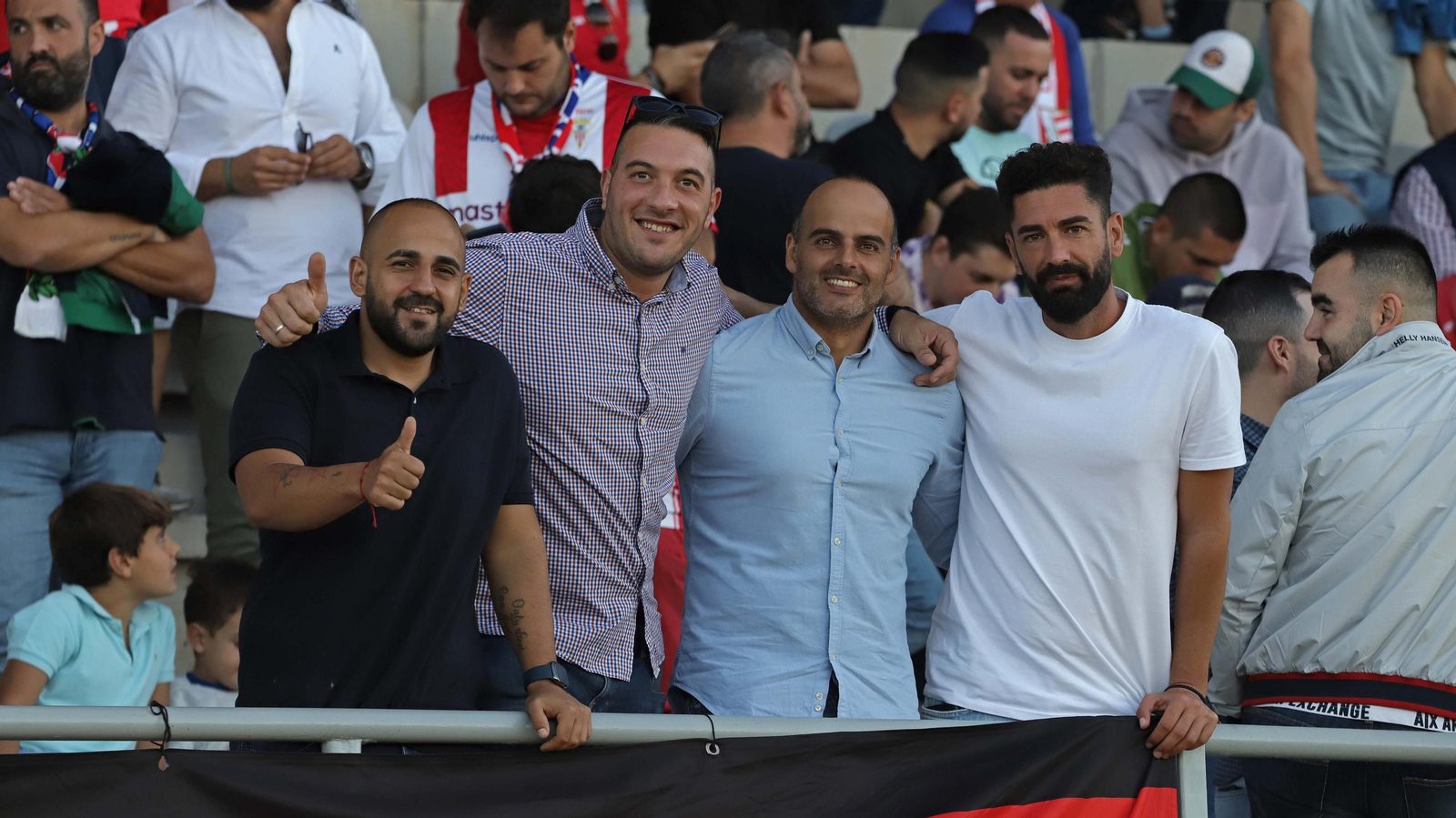 Fotos de la afición en el Nuevo Mirador