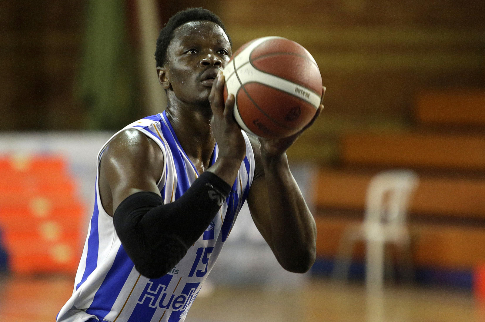 Imágenes del UE Mataró-Huelva Comercio en el Andrés Estrada