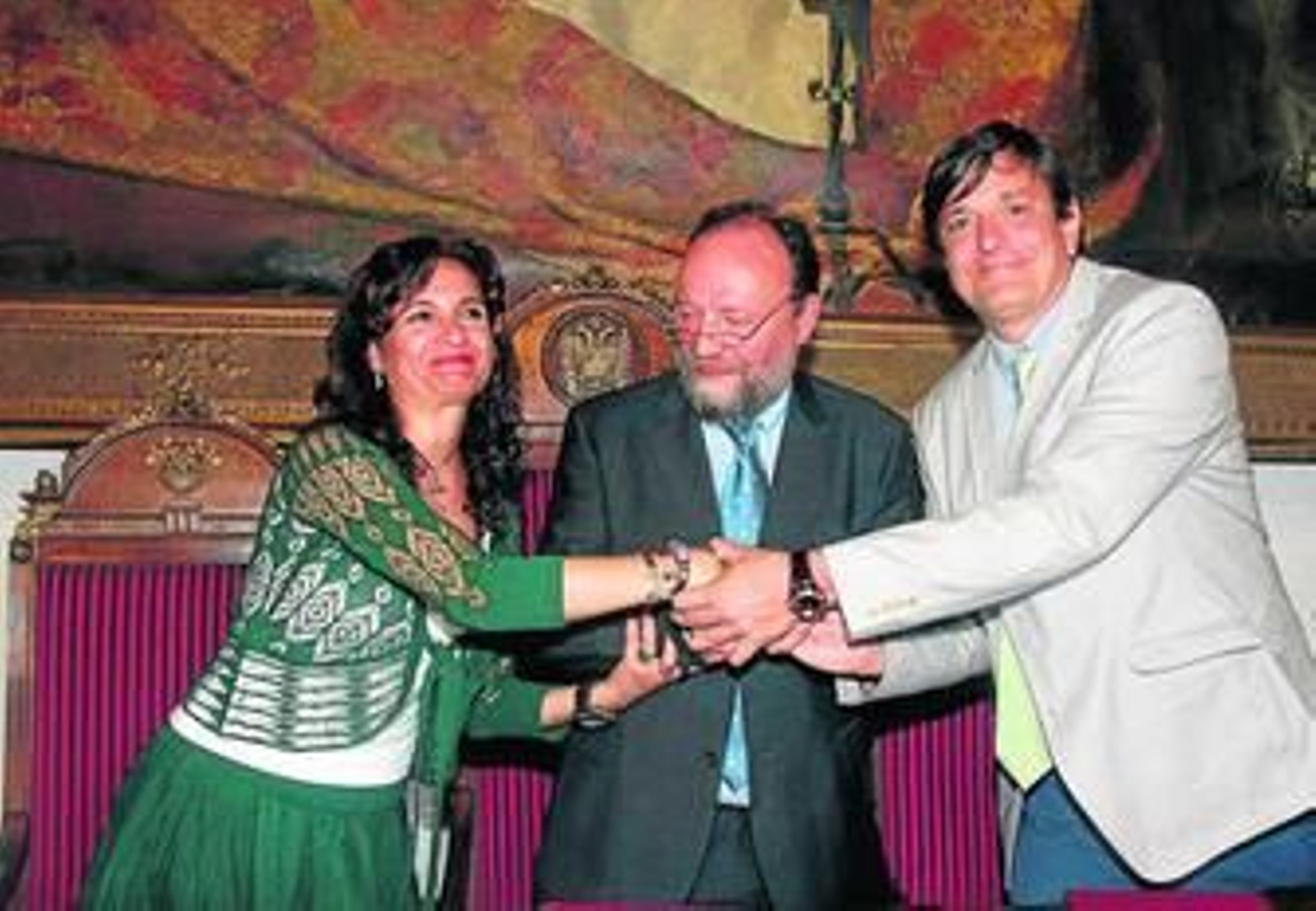 Montero, González Lodeiro y Gutiérrez, ayer, tras la firma del protocolo.