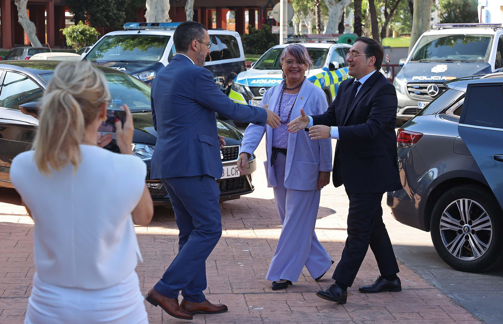 La reunión de José Manuel Albares con Juan Franco en el Ayuntamiento de La Línea, en imágenes