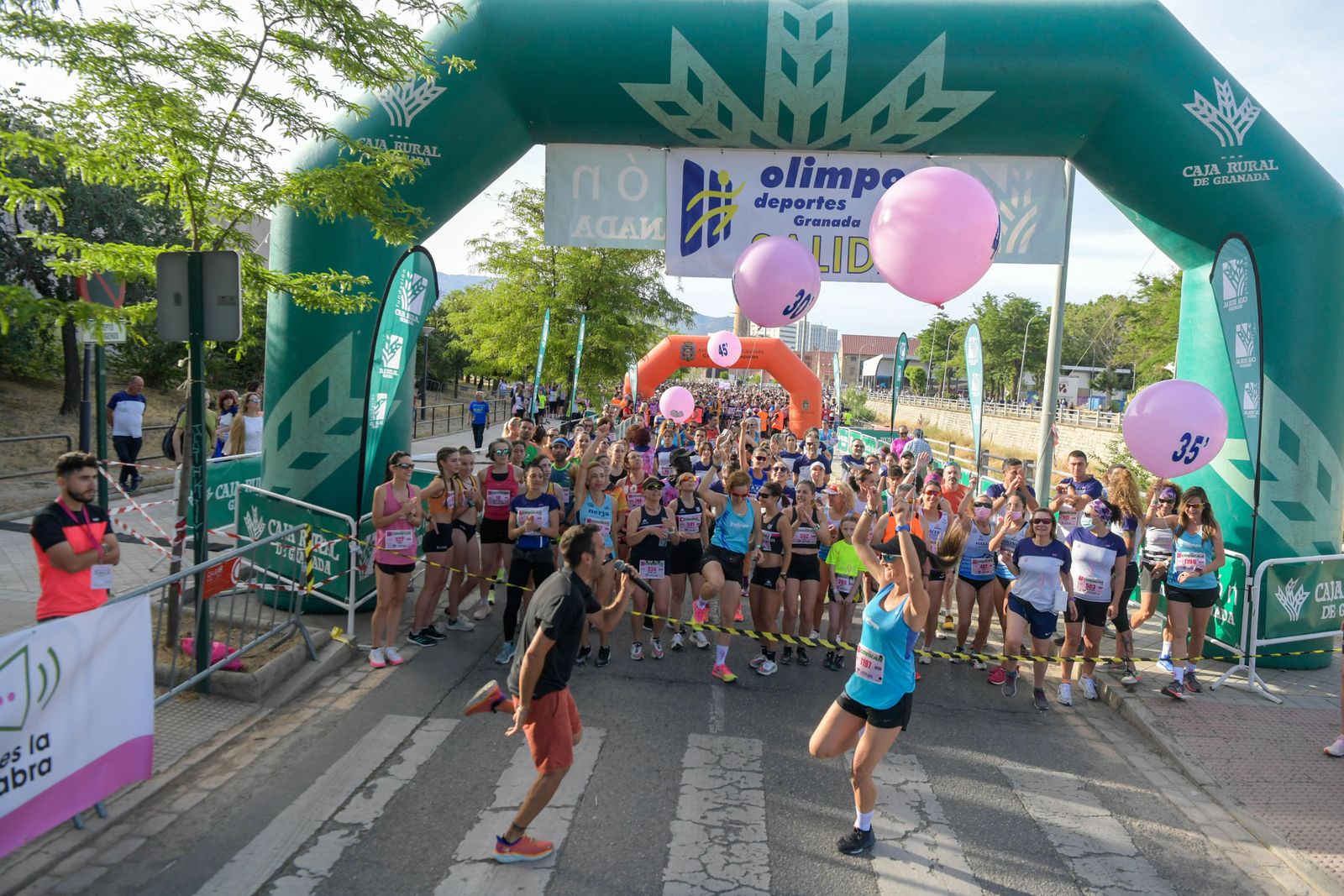 Las imágenes de la Carrera de la Mujer de este domingo en Granada