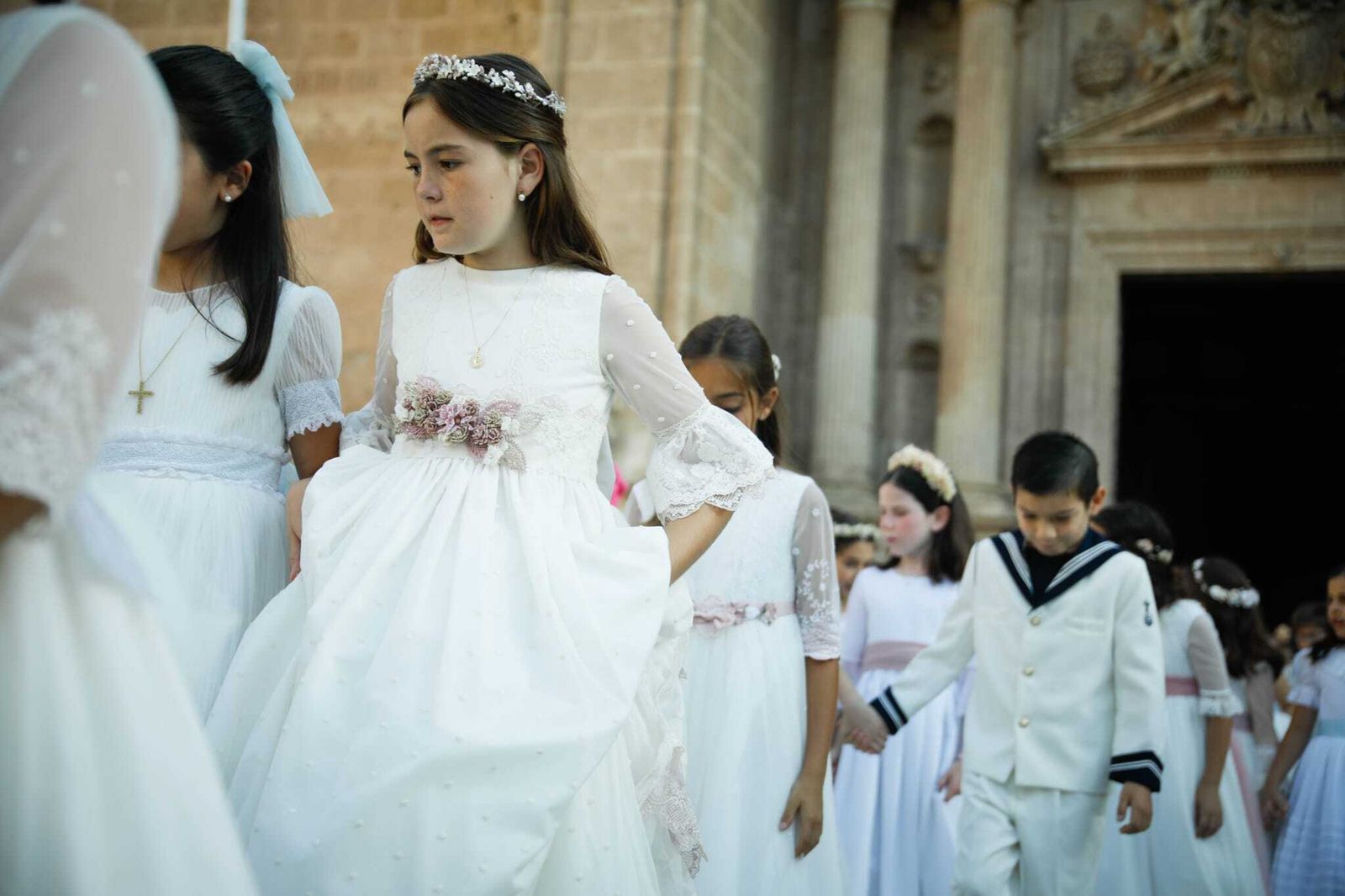Imágenes de la procesión del Corpus Christi en Almería: así han sido la misa y la posterior marcha por la capital