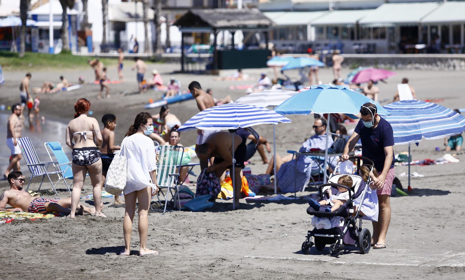 Primer domingo sin restricciones en la playa de Pedregalejo