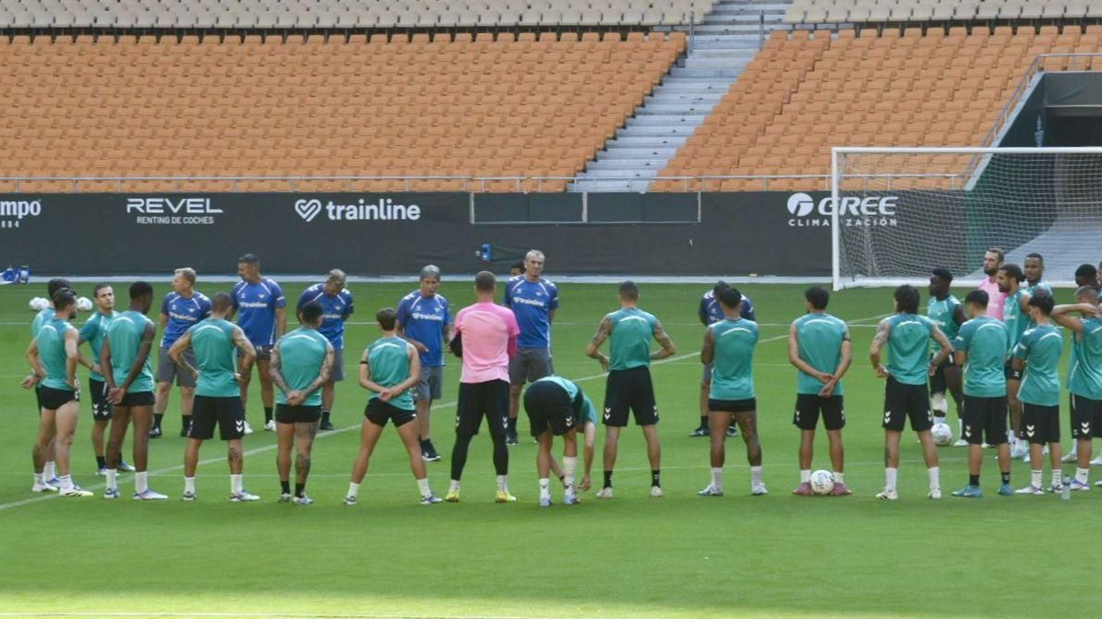 La charla de Pellegrini en el entrenamiento del conjunto verdiblanco