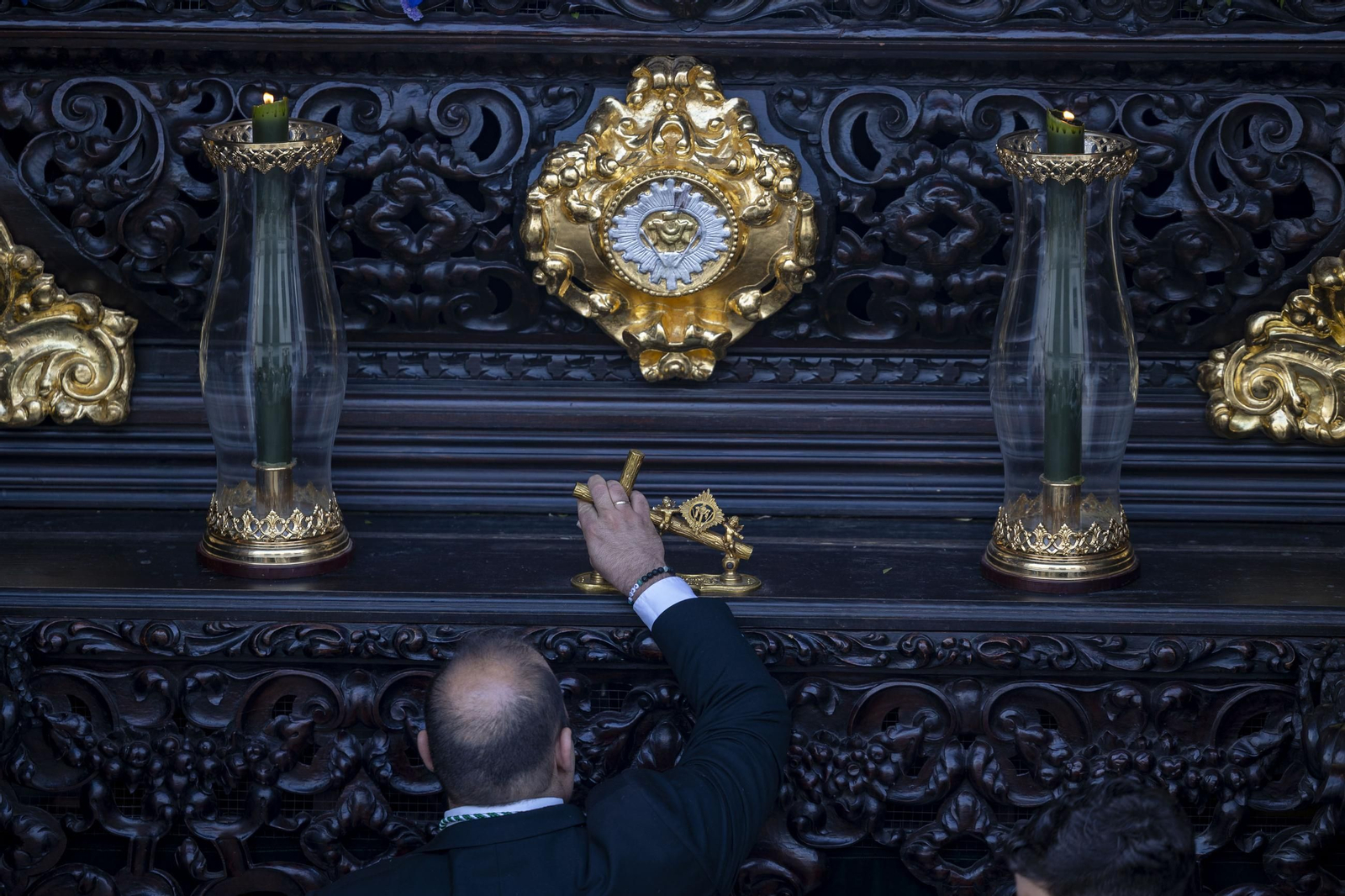 Imágenes de la salida de Vera Cruz en la Semana Santa de El Puerto 2025