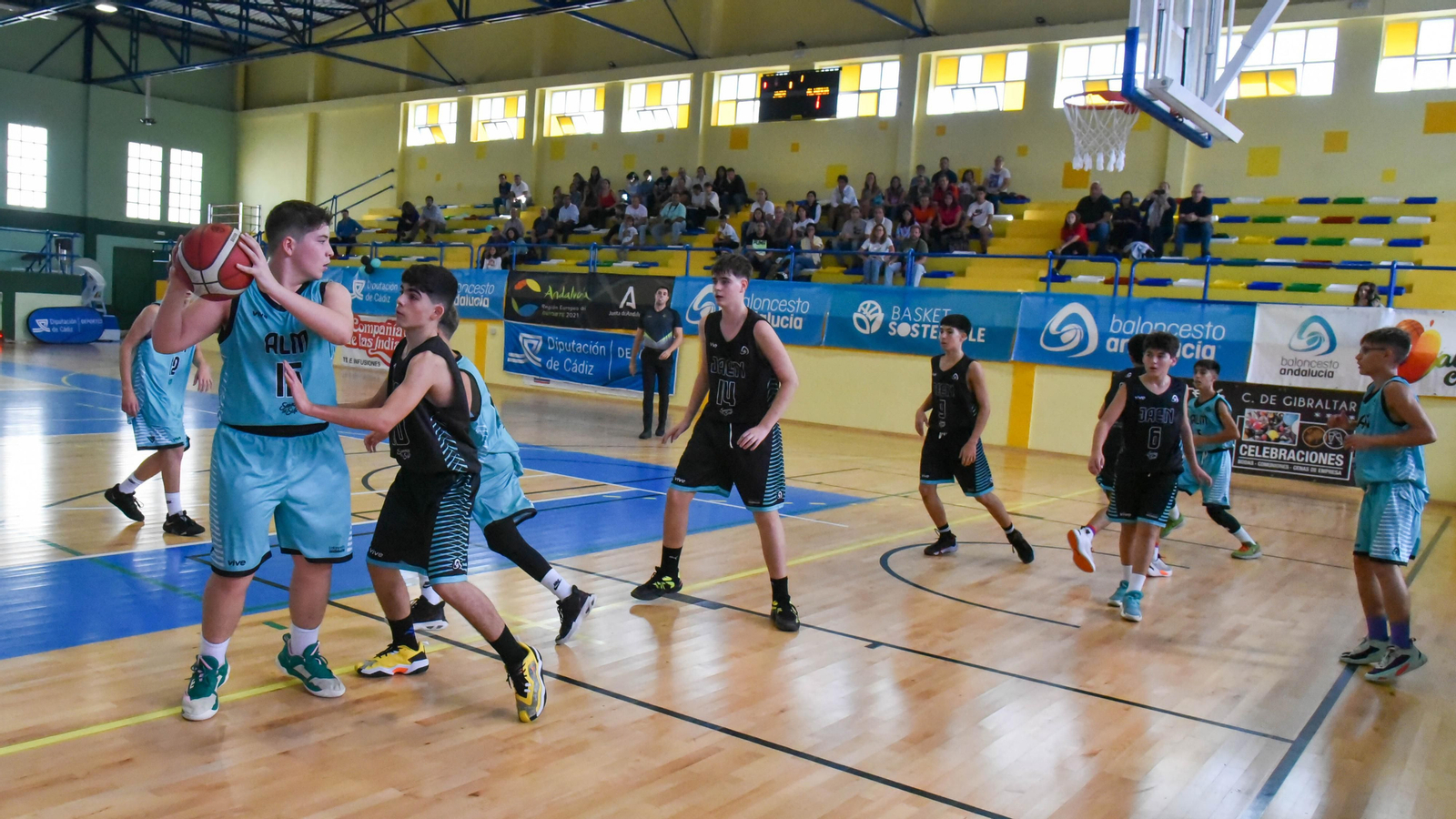 Las fotos de la tercera jornada del Andaluz infantil masculino de baloncesto en La Línea