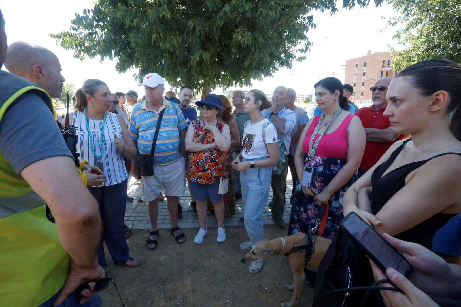 Los vecinos de Santa Ana de la Albaida, reunidos con las administraciones.