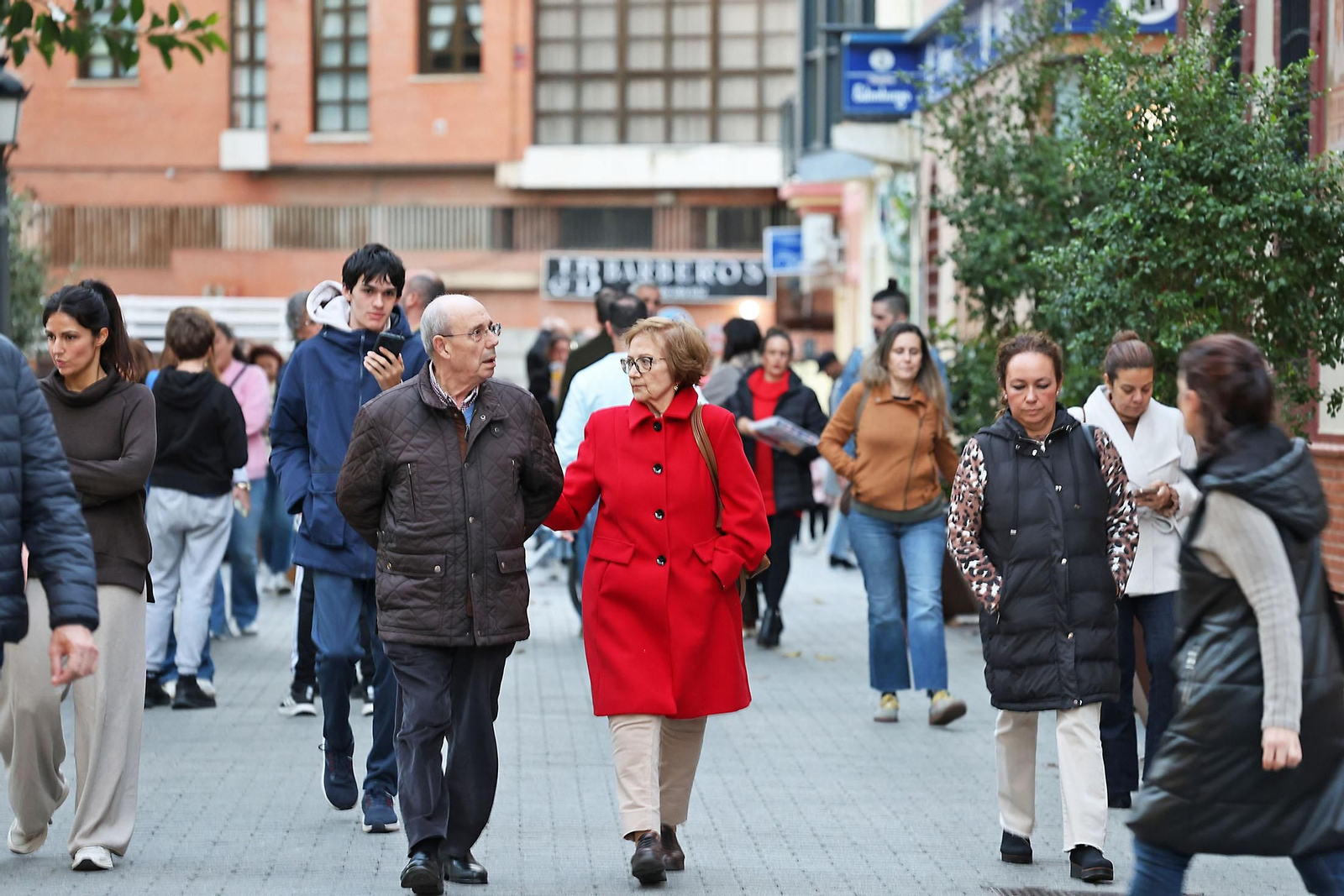 Los abrigos toman las calles de Huelva por el cambio drástico de las temperaturas