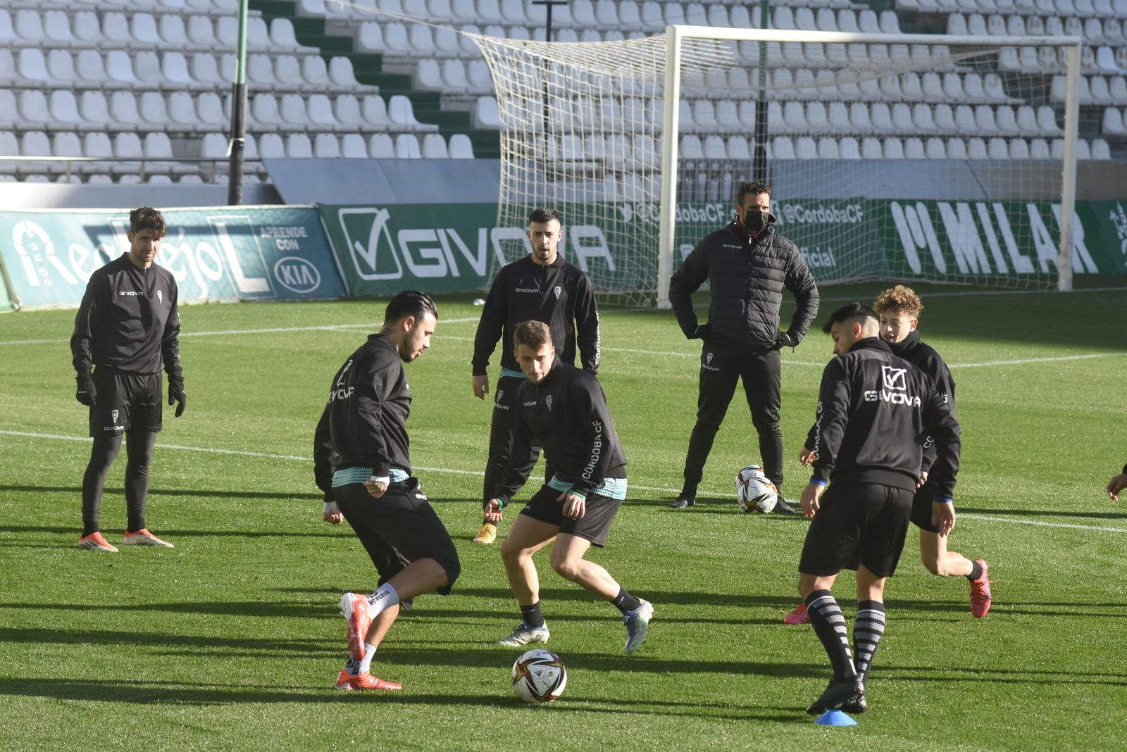 El regreso al trabajo del Córdoba CF tras el parón navideño, en imágenes