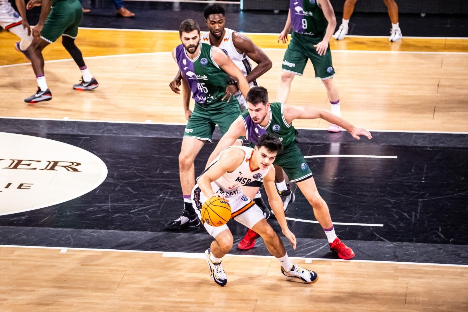 El Unicaja-Le Mans, en fotos